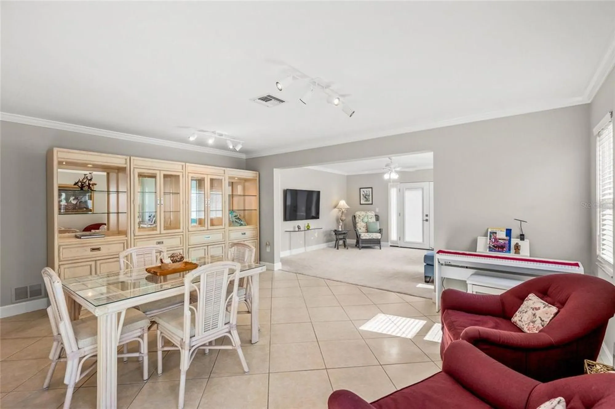 Property Slideshow image 5 of 35 | 6213 green view dr # 127, Sarasota, FL, 34231