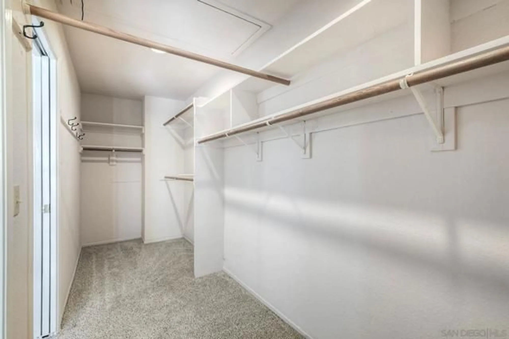 Property Slideshow image 14 of 42 | 1089 ridge heights dr, Fallbrook, CA, 92028