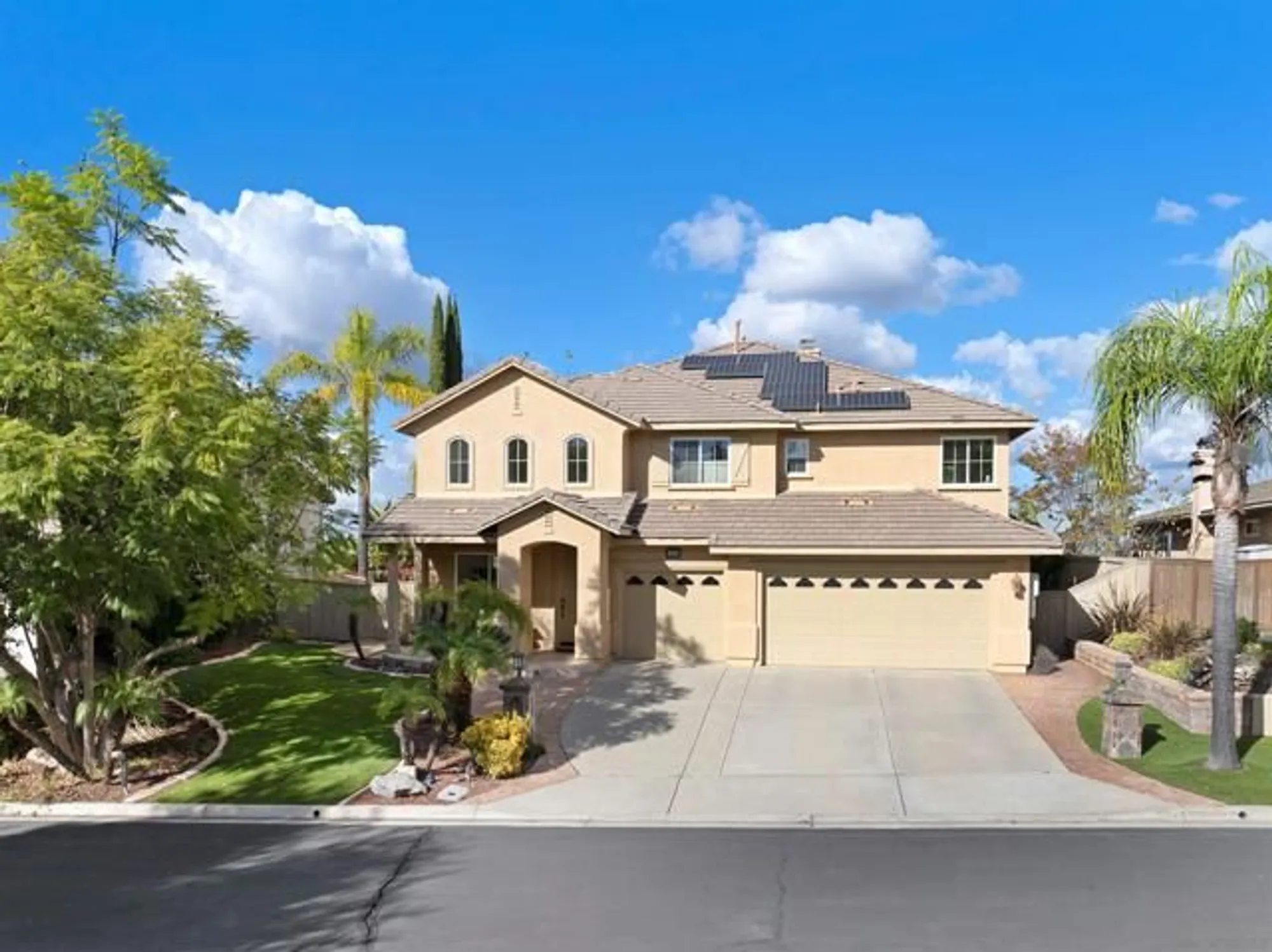 Property Slideshow image 1 of 34 | 10562 aspen gln, Escondido, CA, 92026