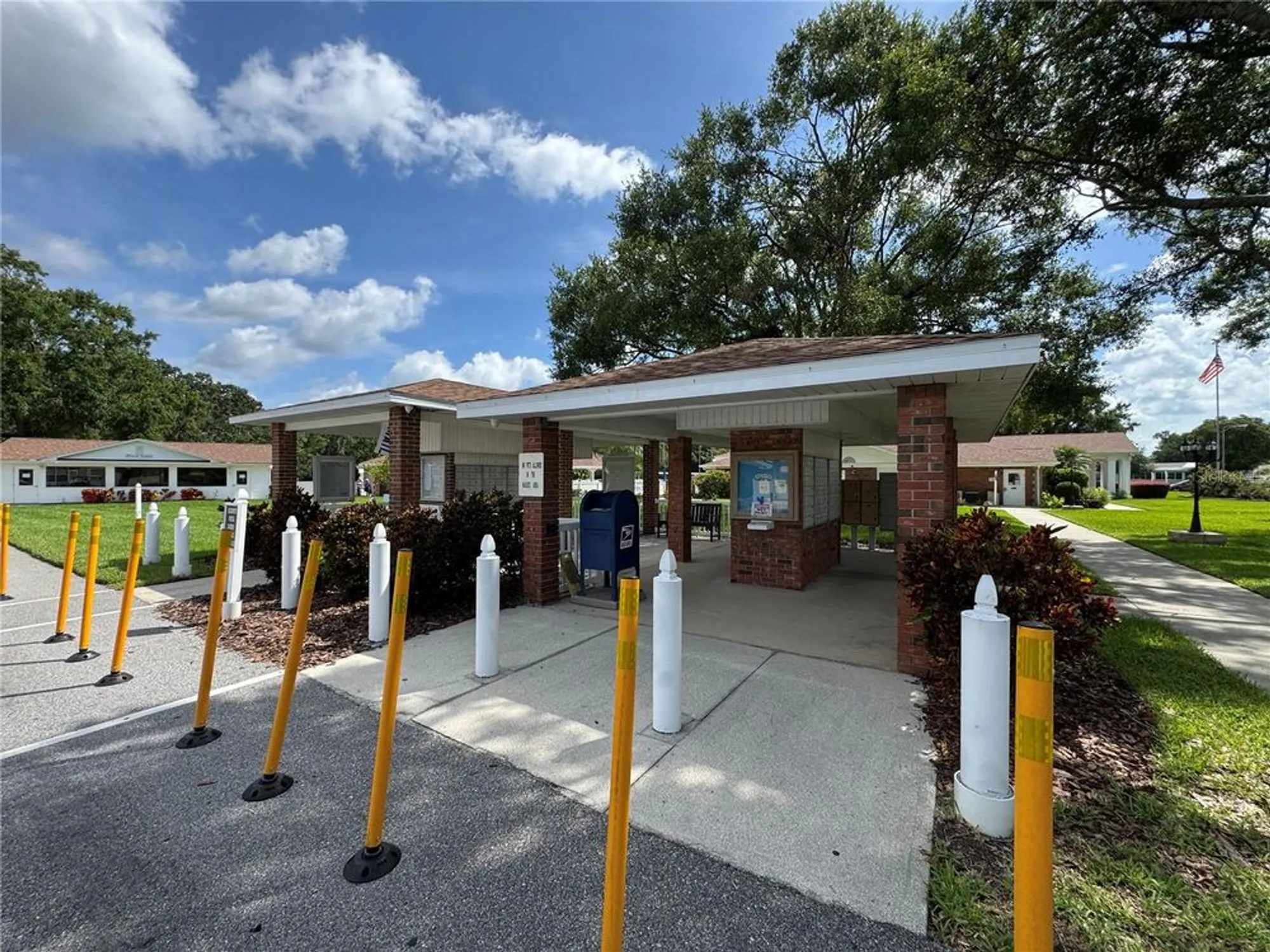 Property Slideshow image 18 of 42 | 4805 colonnades cir, Lakeland, FL, 33811