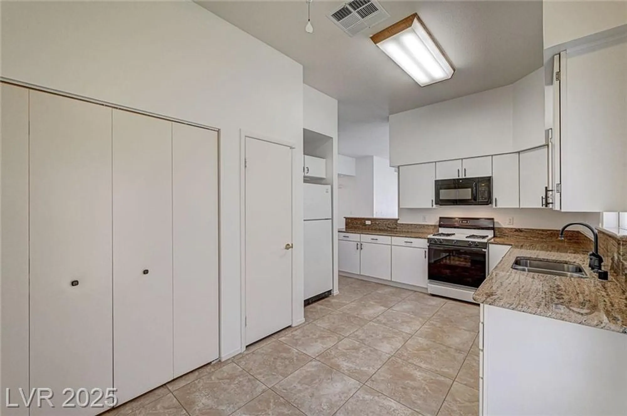 Property Slideshow image 17 of 53 | 4821 cedar lawn way, Las Vegas, NV, 89130