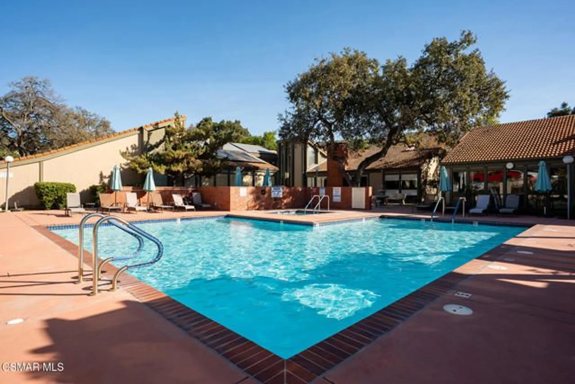 Property Slideshow image 17 of 20 | 327 chestnut hill ct 11, Thousand Oaks, CA, 91360