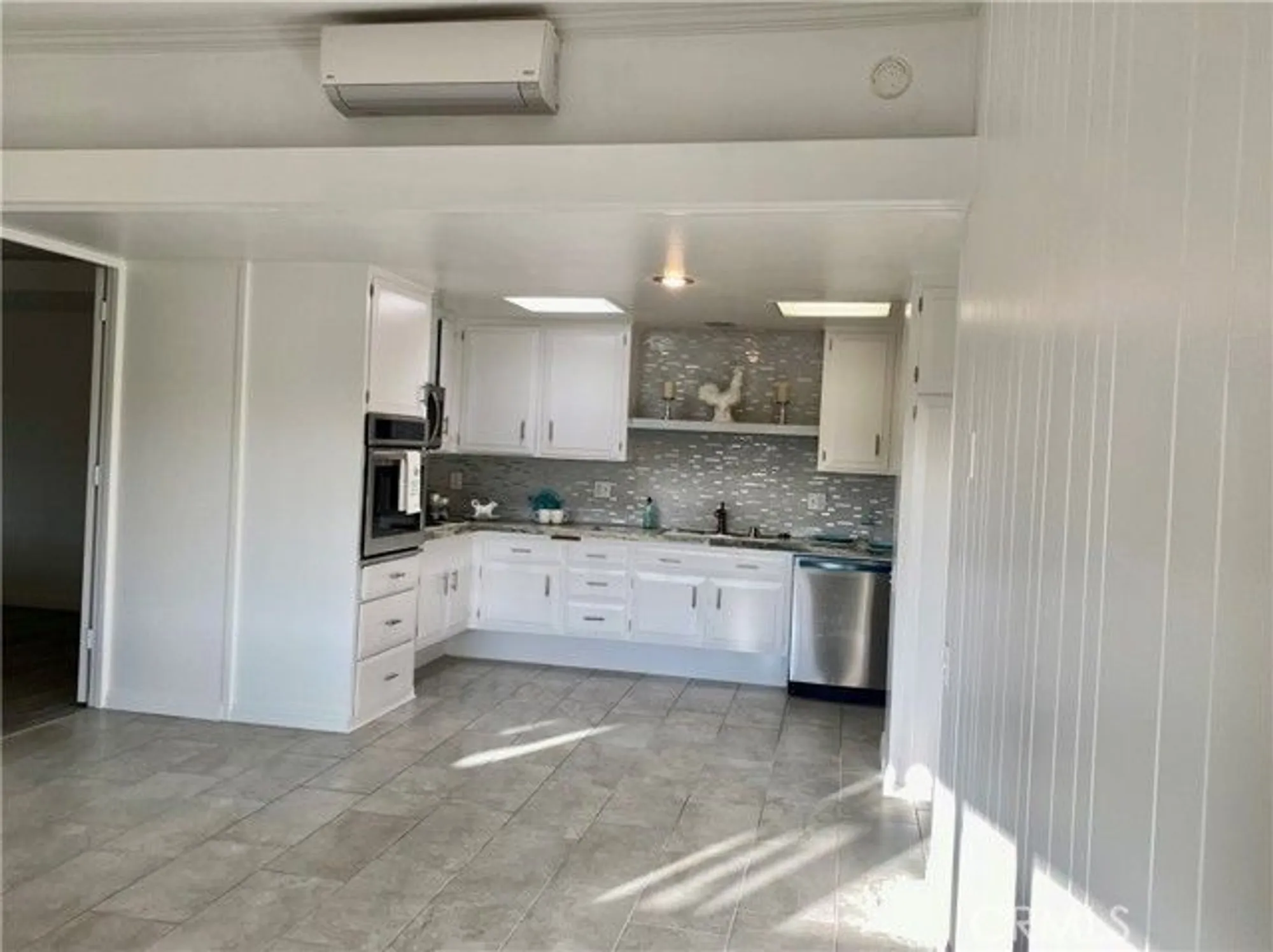 Property Slideshow image 17 of 30 | 13521 wentworth ln, Seal Beach, CA, 90740