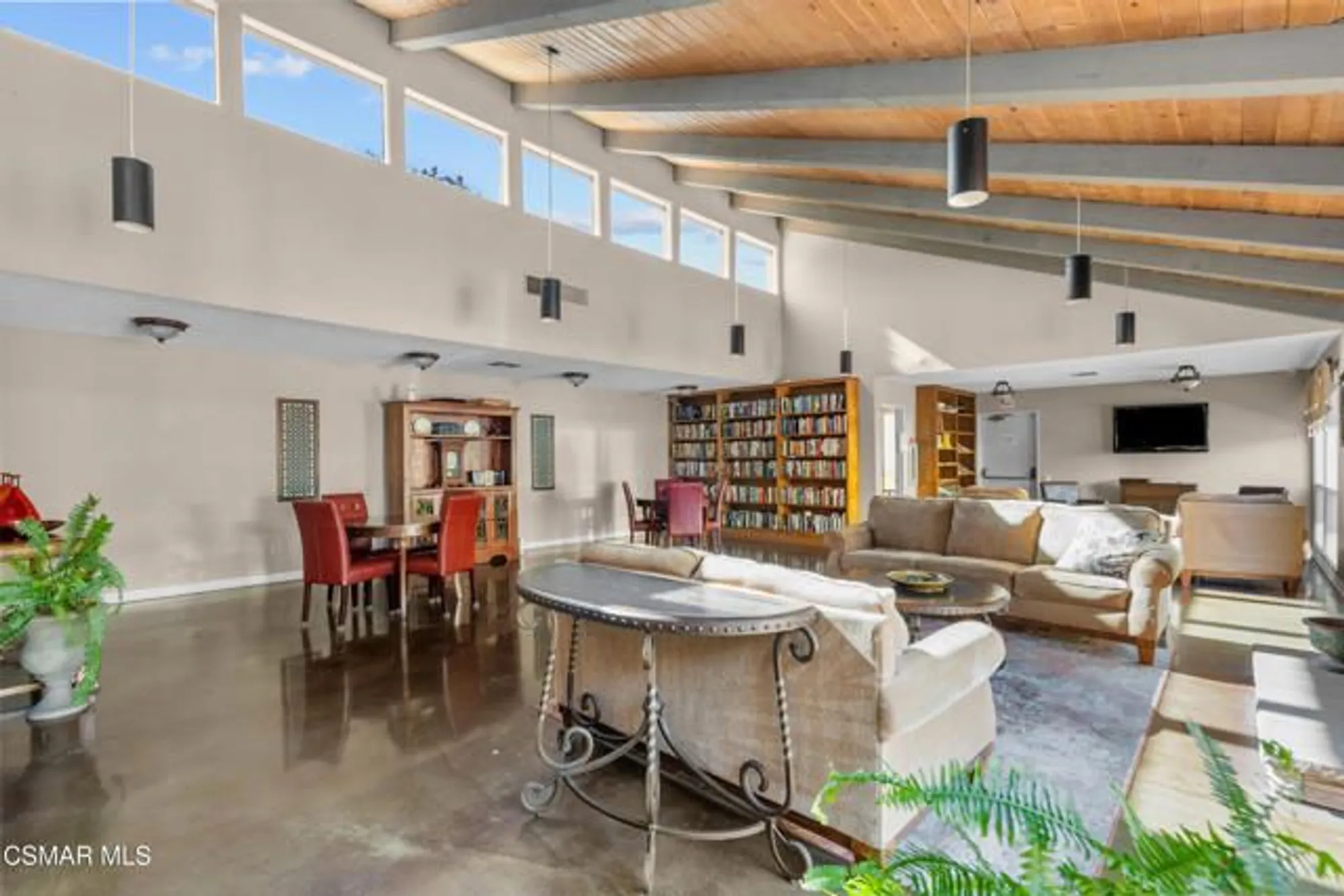 Property Slideshow image 23 of 33 | 351 chestnut hill ct 14, Thousand Oaks, CA, 91360