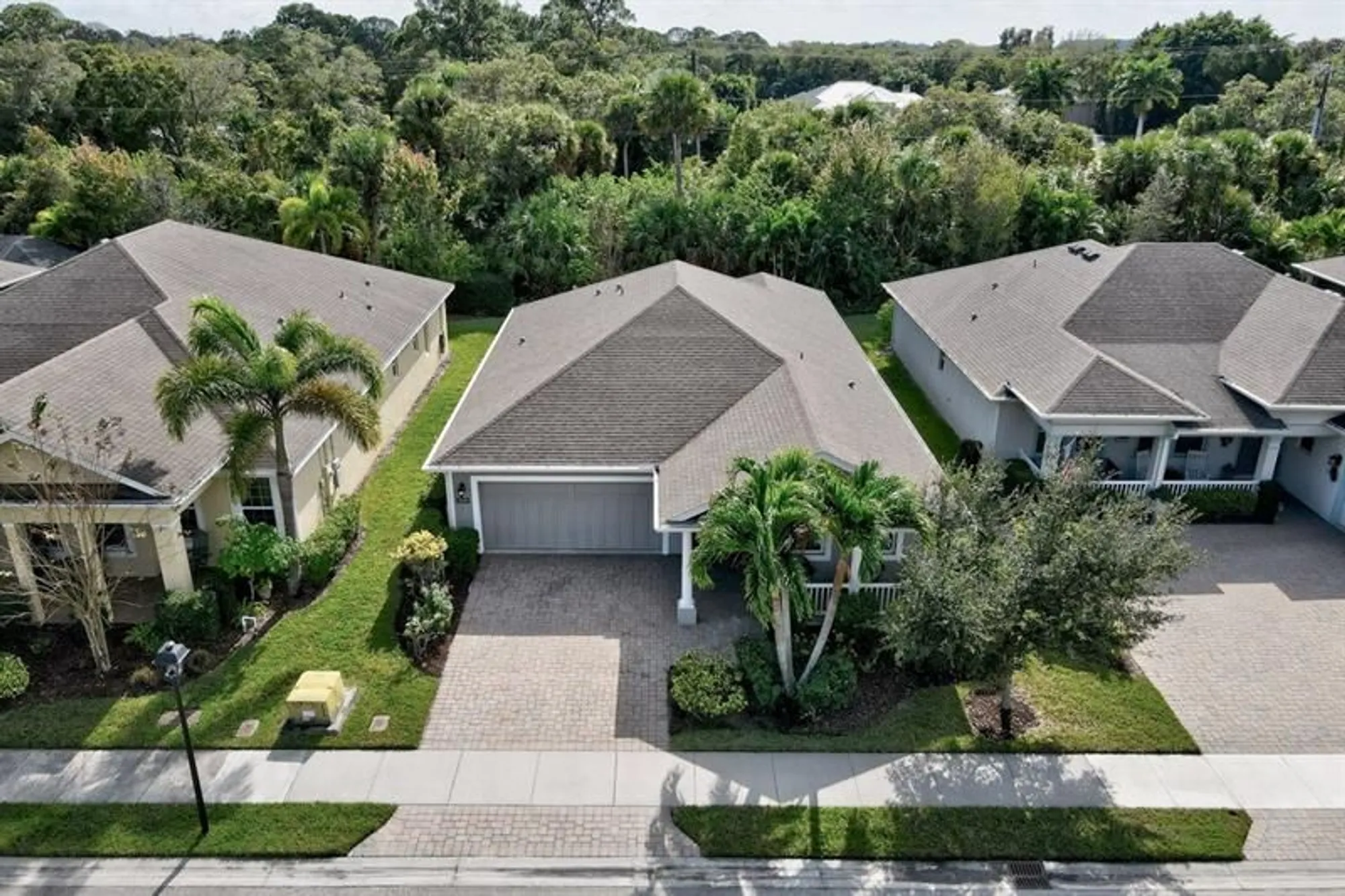 Property Slideshow image 4 of 47 | 5949 buttonwood sq, Vero Beach, FL, 32966