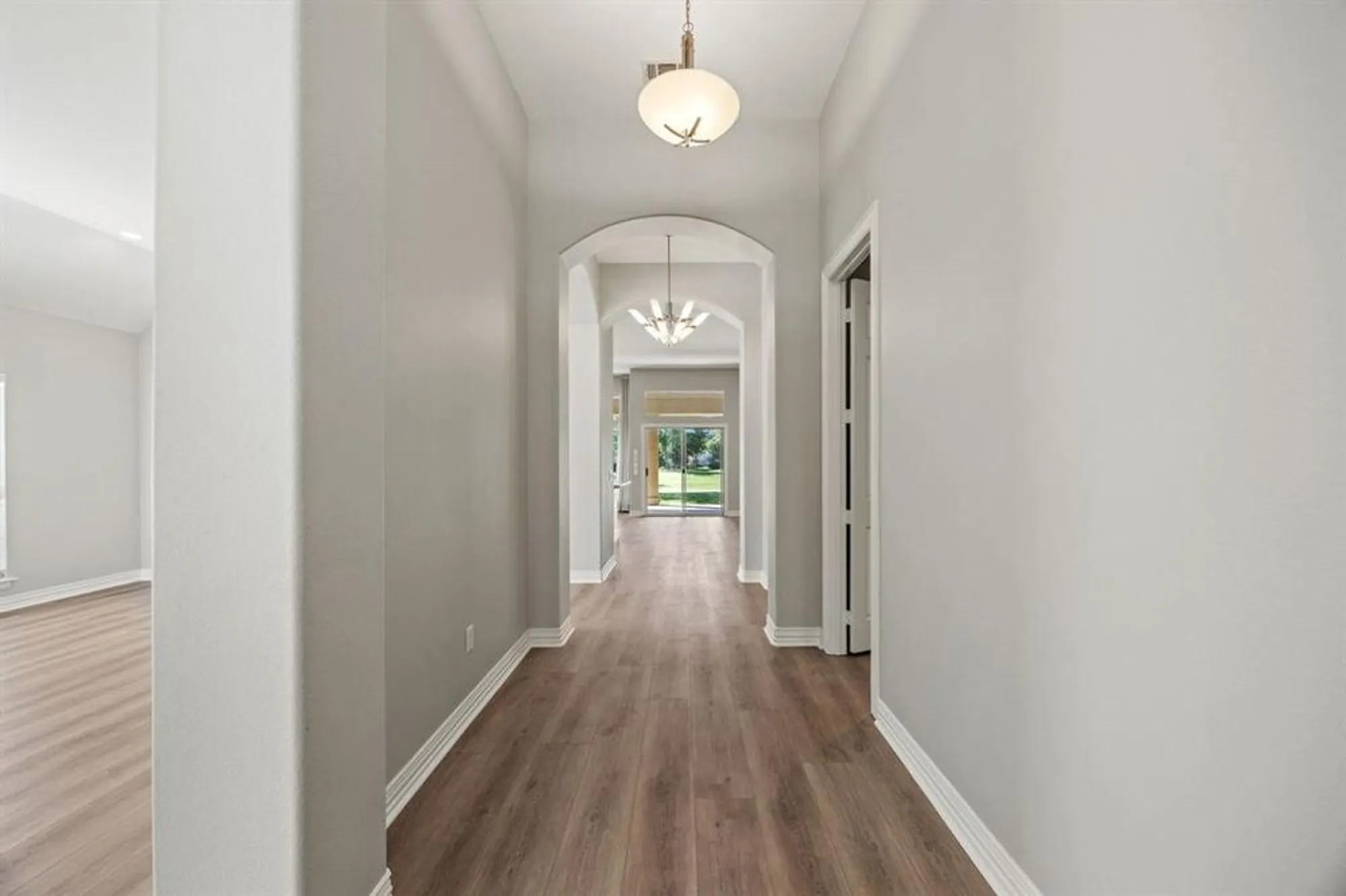 Property Slideshow image 4 of 30 | 10409 countryside dr, Denton, TX, 76207