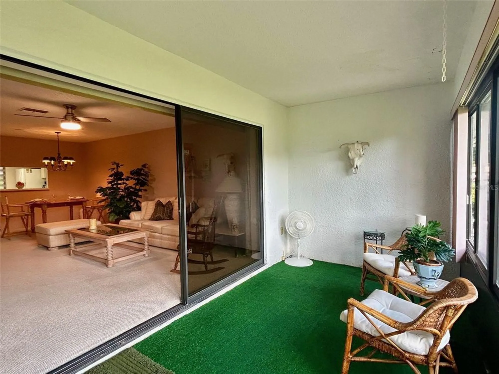Property Slideshow image 11 of 28 | 2541 laurelwood dr # 8c, Clearwater, FL, 33763