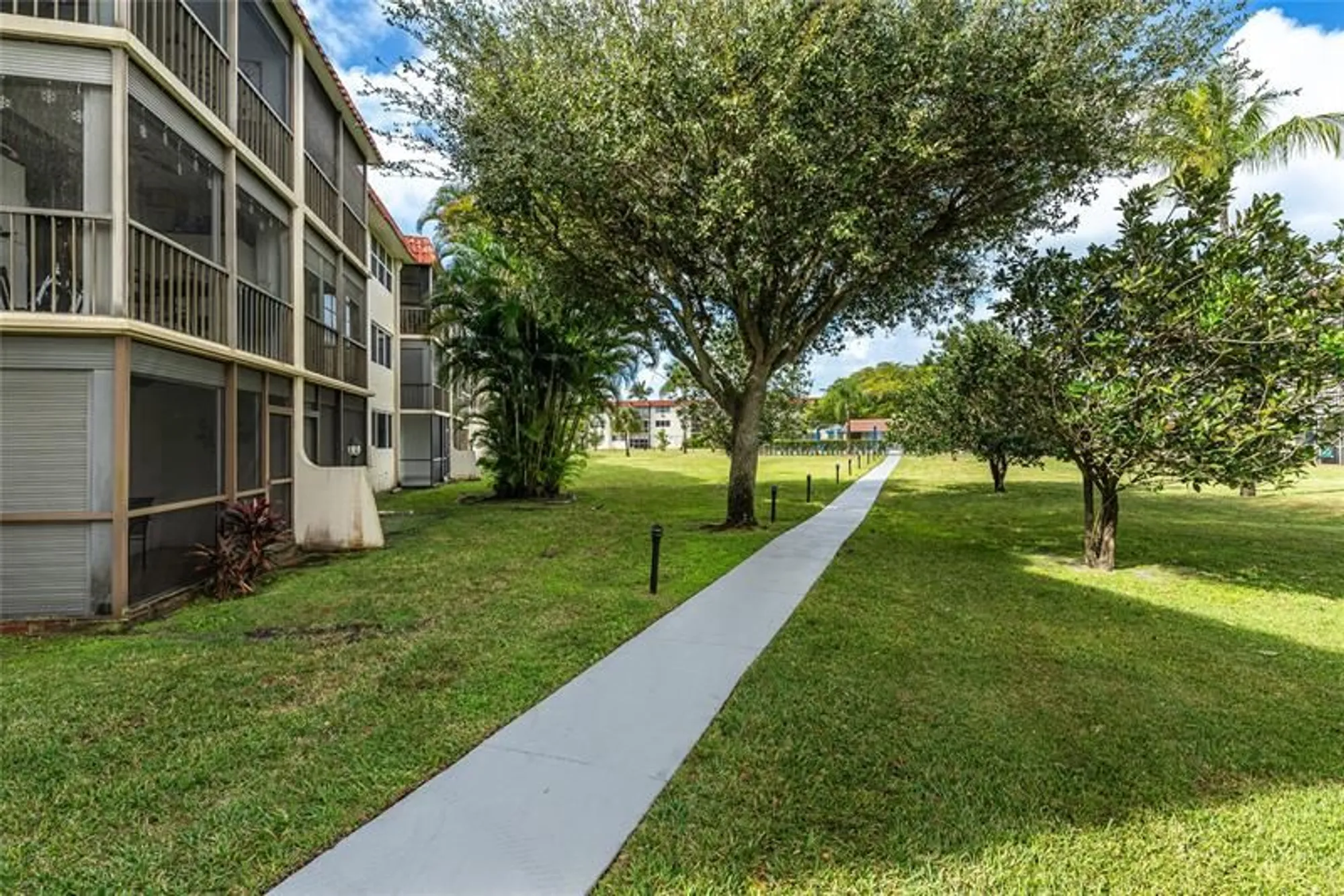 Property Slideshow image 22 of 63 | 9523 s hollybrook lake dr 102, Pembroke Pines, FL, 33025