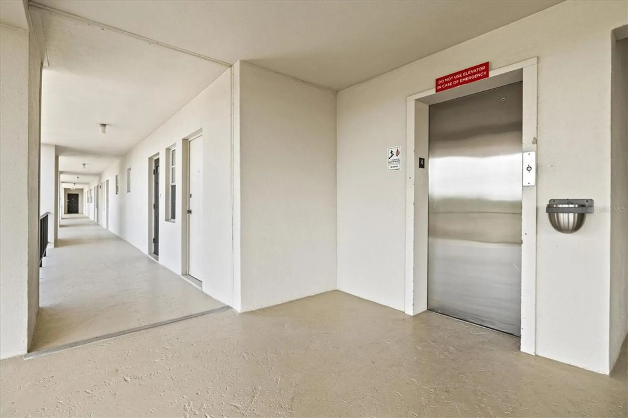 Property Slideshow image 8 of 82 | 7461 w country club dr 408, Sarasota, FL, 34243