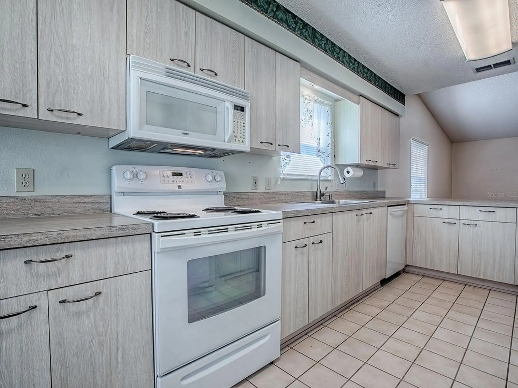 Property Slideshow image 24 of 43 | 642 glen oaks dr, Leesburg, FL, 34748