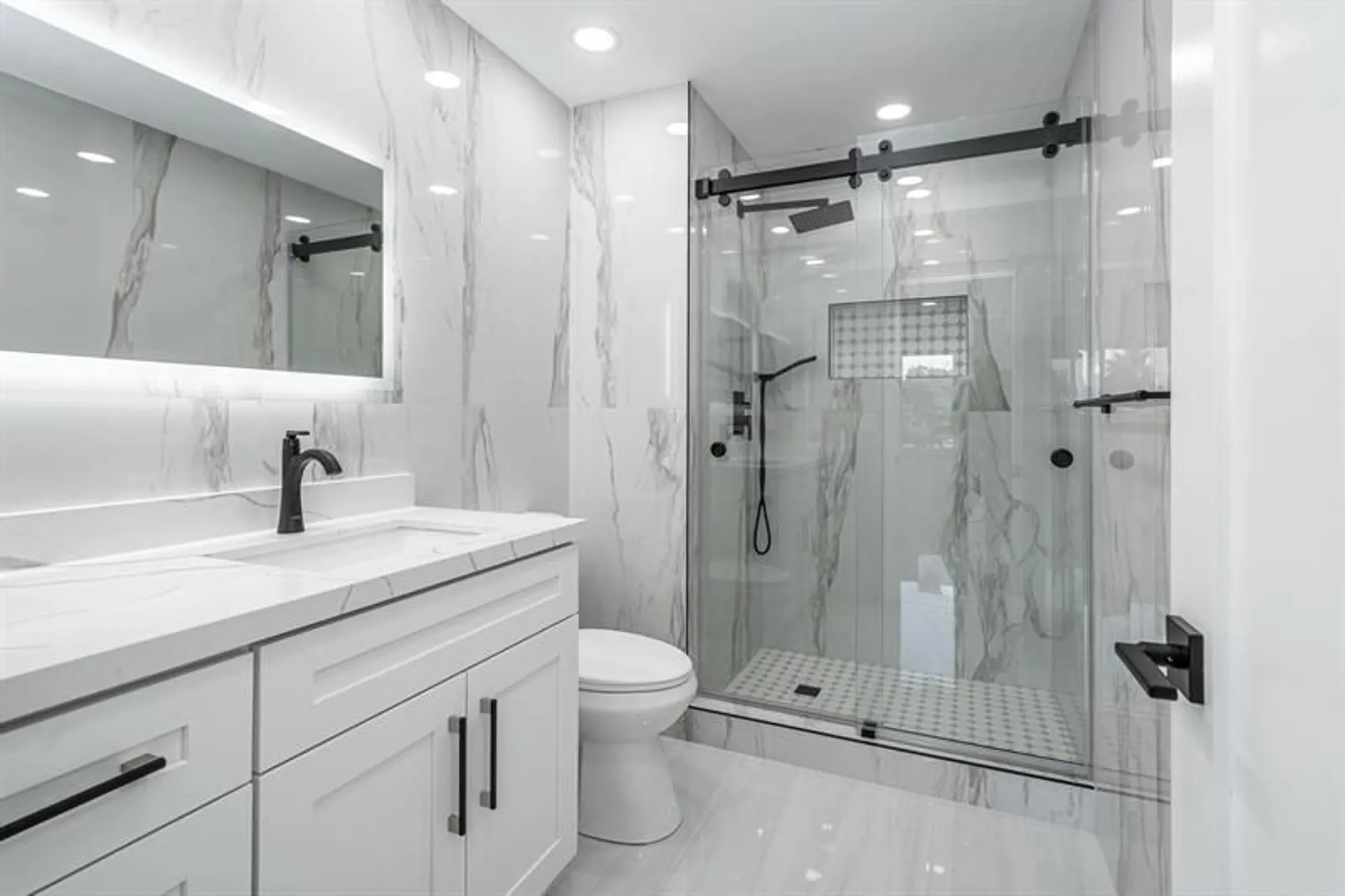 Property Slideshow image 4 of 61 | 9811 n hollybrook lake dr 308, Pembroke Pines, FL, 33025