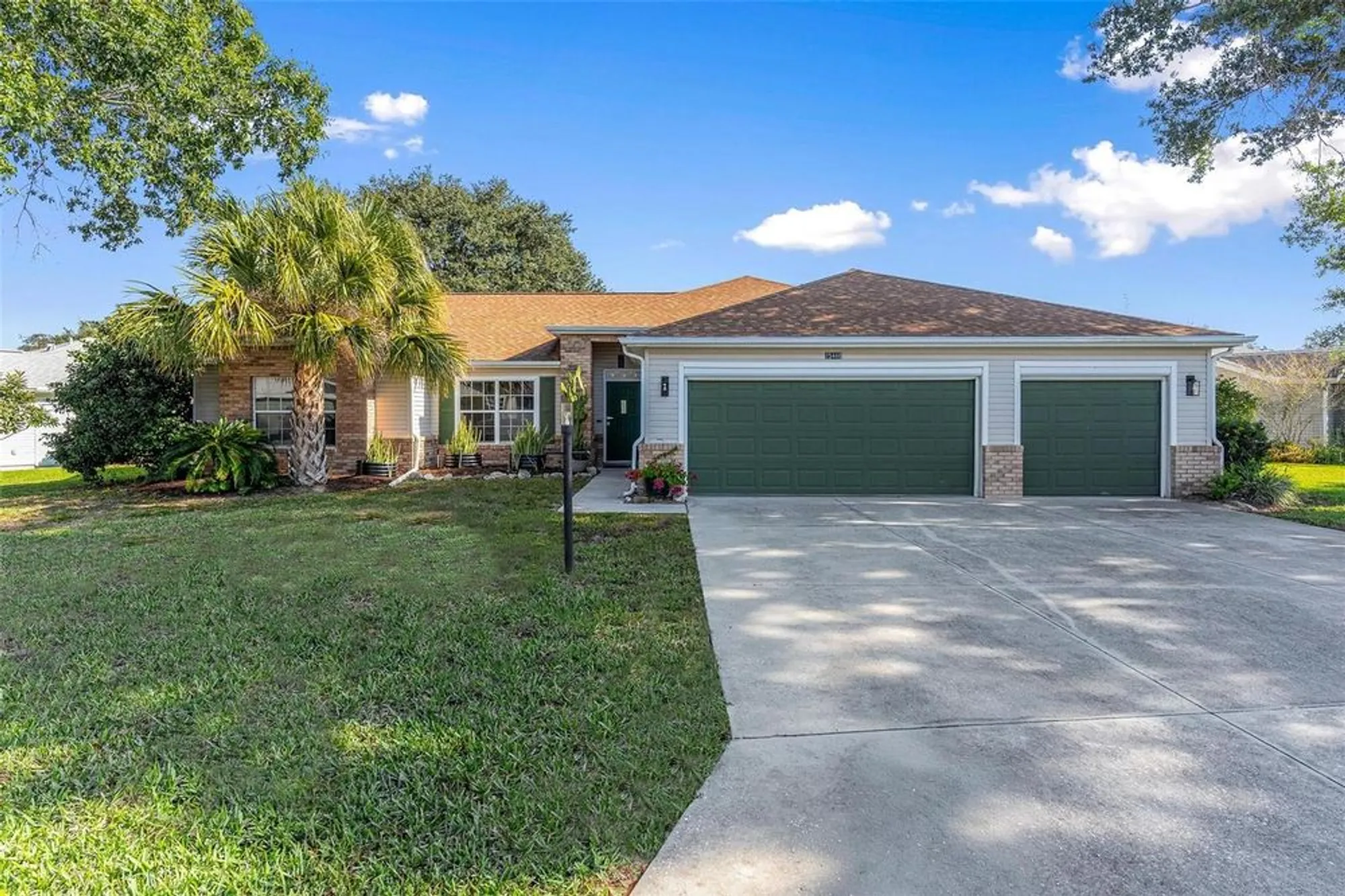 Property Slideshow image 1 of 55 | 25440 crestwater dr, Leesburg, FL, 34748