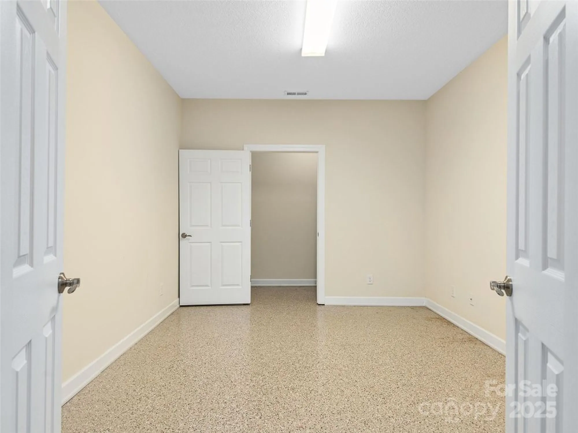 Property Slideshow image 23 of 35 | 54 deep valley ln, Hendersonville, NC, 28791