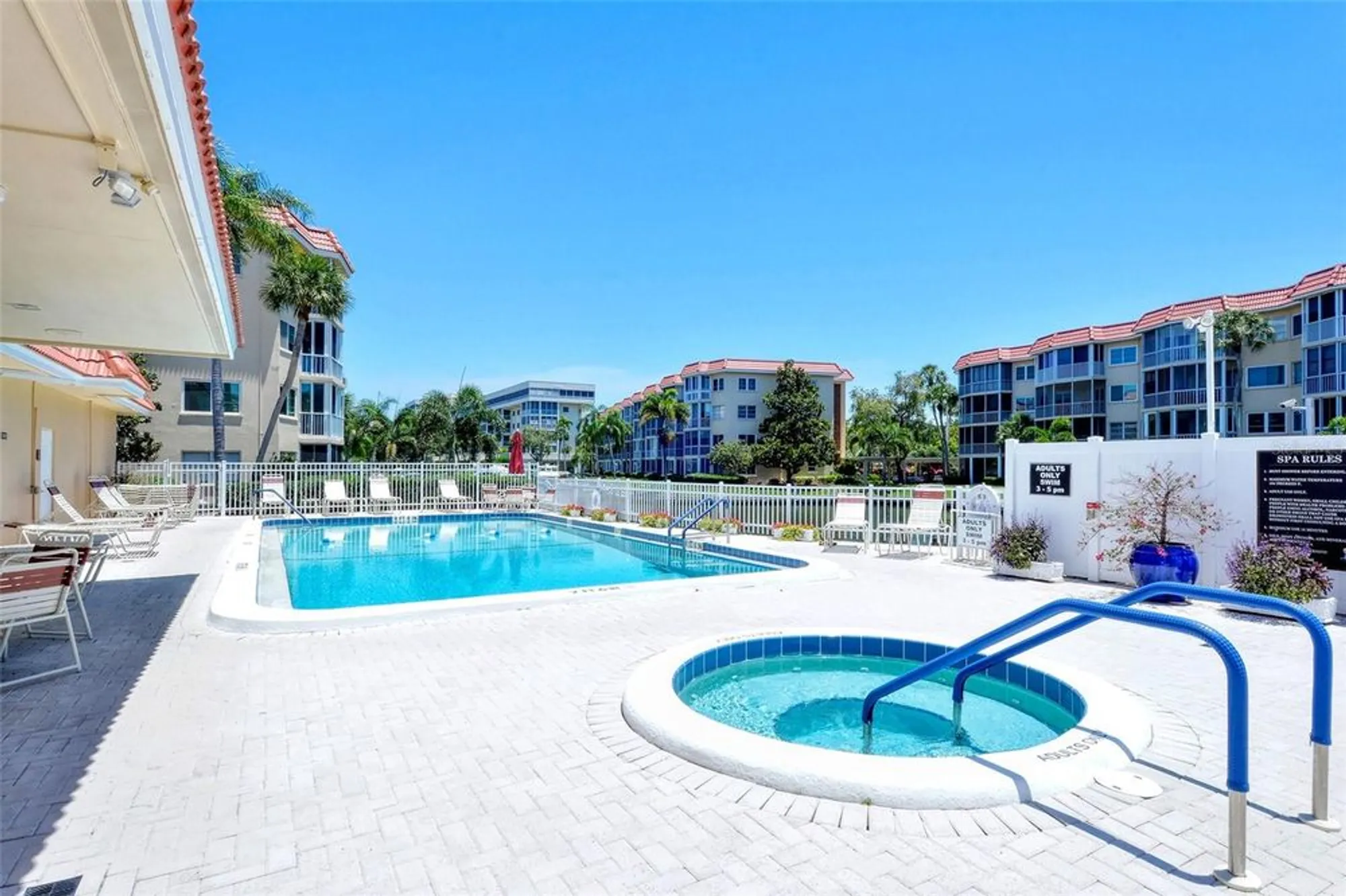 Property Slideshow image 38 of 65 | 1300 n portofino dr apt 103, Sarasota, FL, 34242