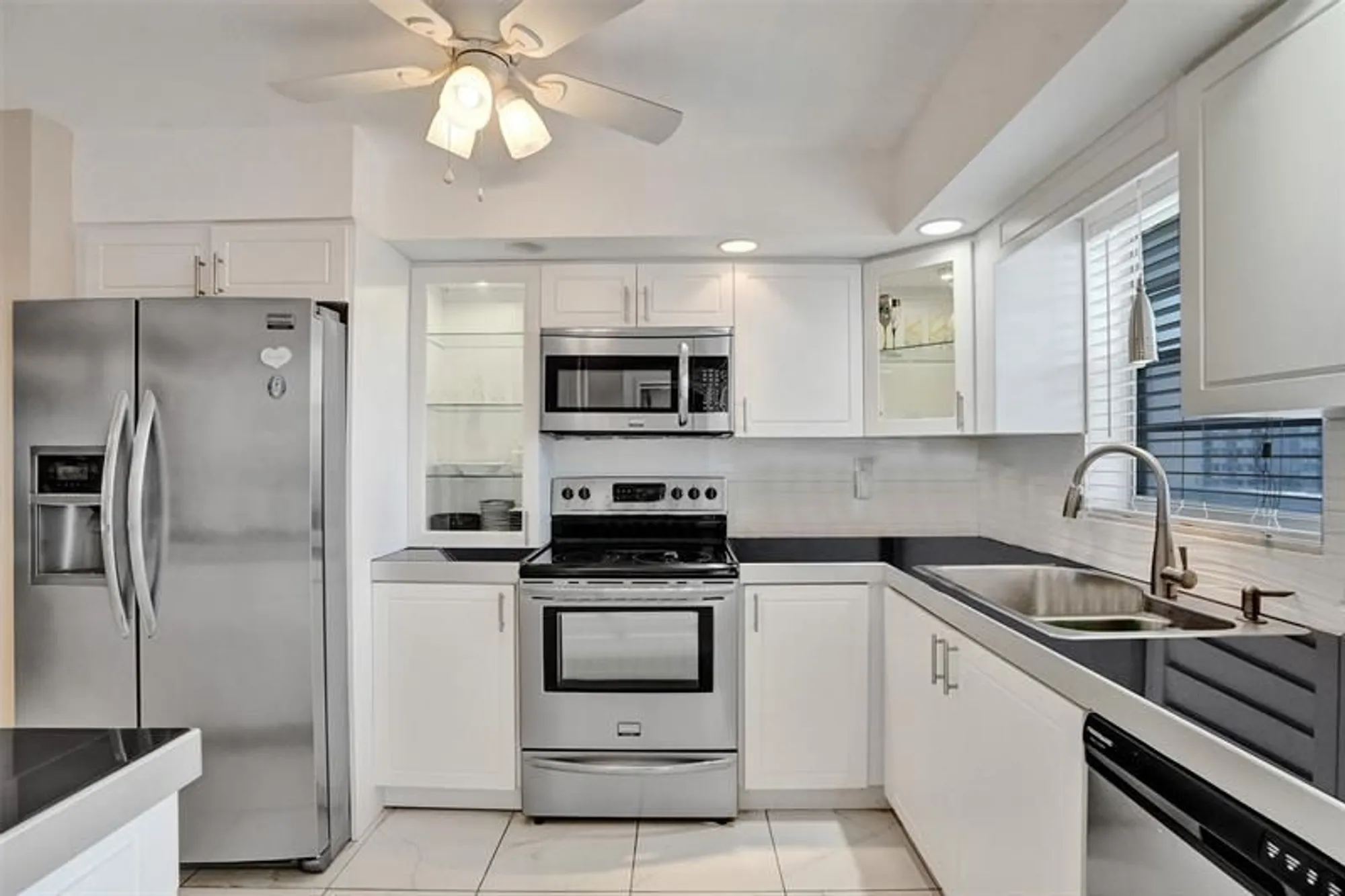 Property Slideshow image 4 of 48 | 5860 nw 44th st 603, Lauderhill, FL, 33319