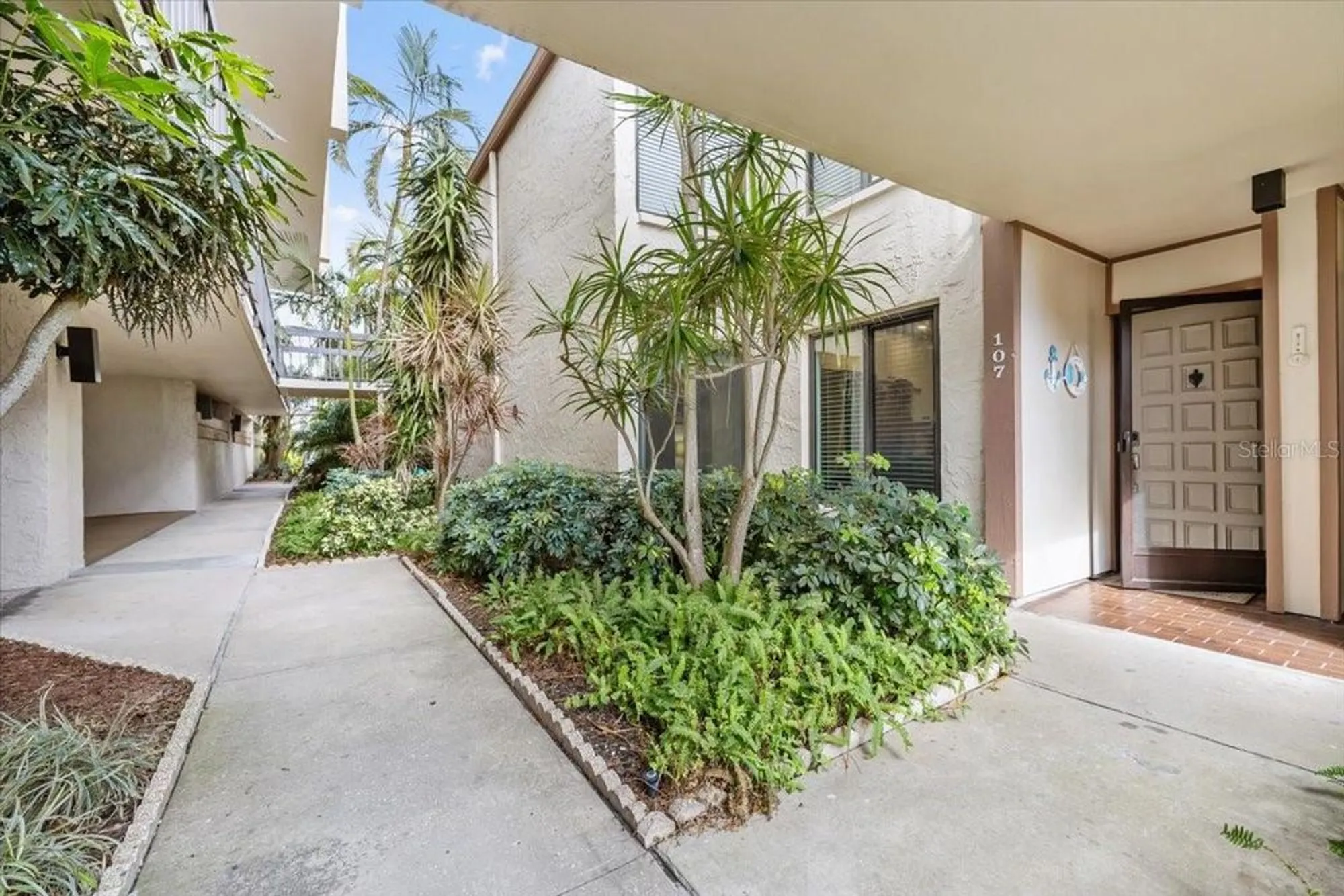 Property Slideshow image 2 of 38 | 6268 palma del mar blvd s apt 107, Saint Petersburg, FL, 33715