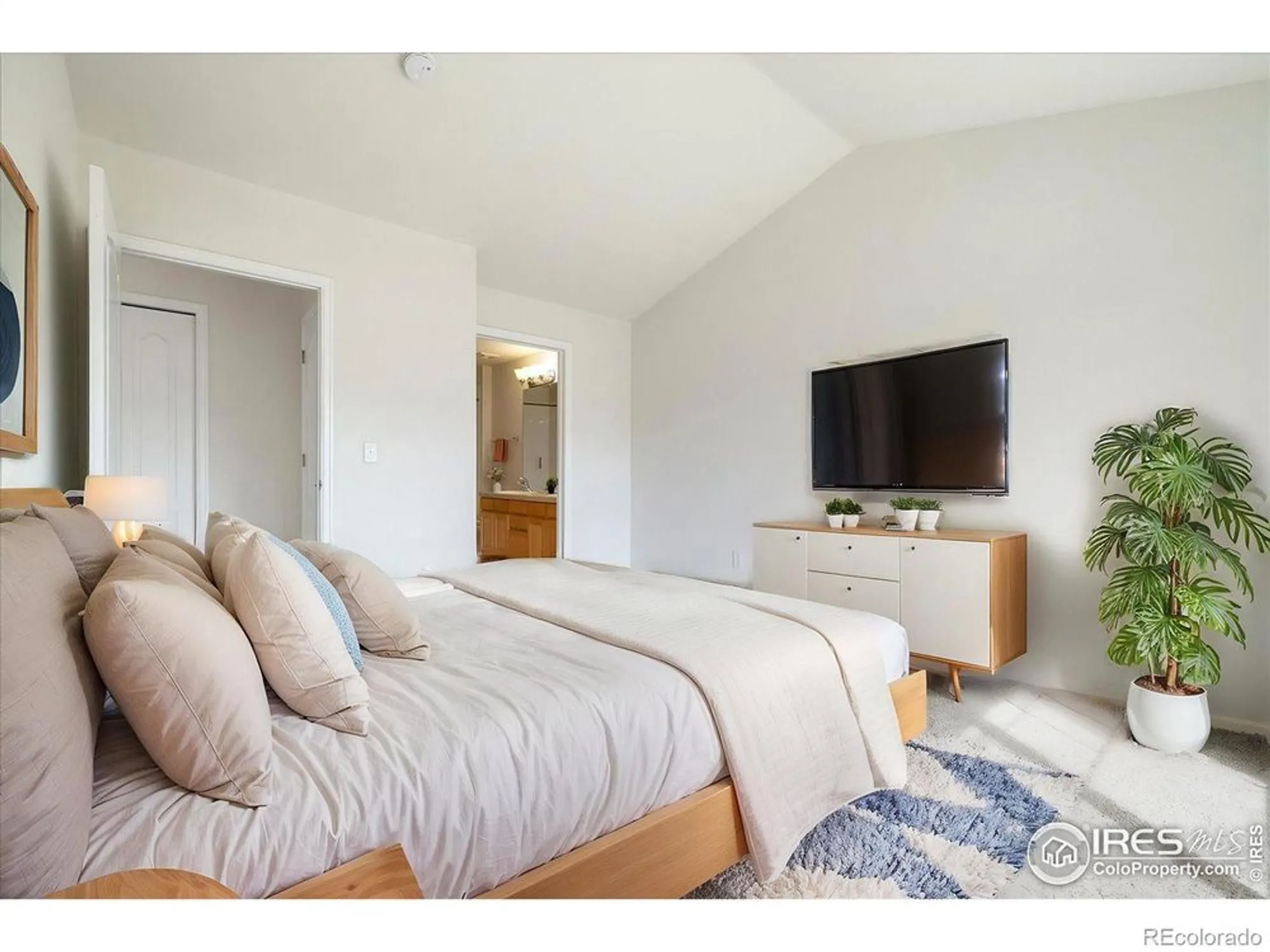 Property Slideshow image 17 of 33 | 4615 hahns peak dr unit 202, Loveland, CO, 80538