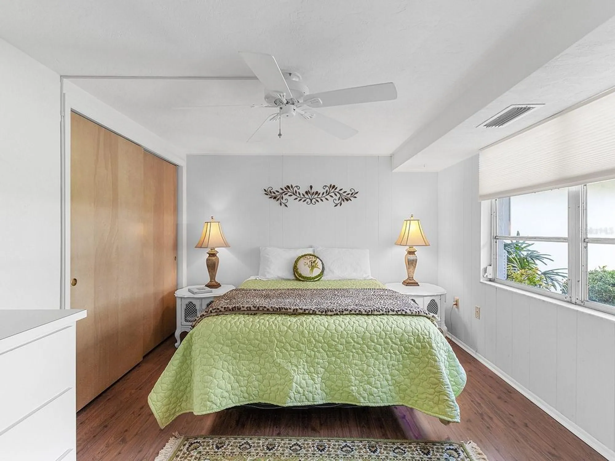 Property Slideshow image 18 of 32 | 3761 somerville dr # 1518, Sarasota, FL, 34232