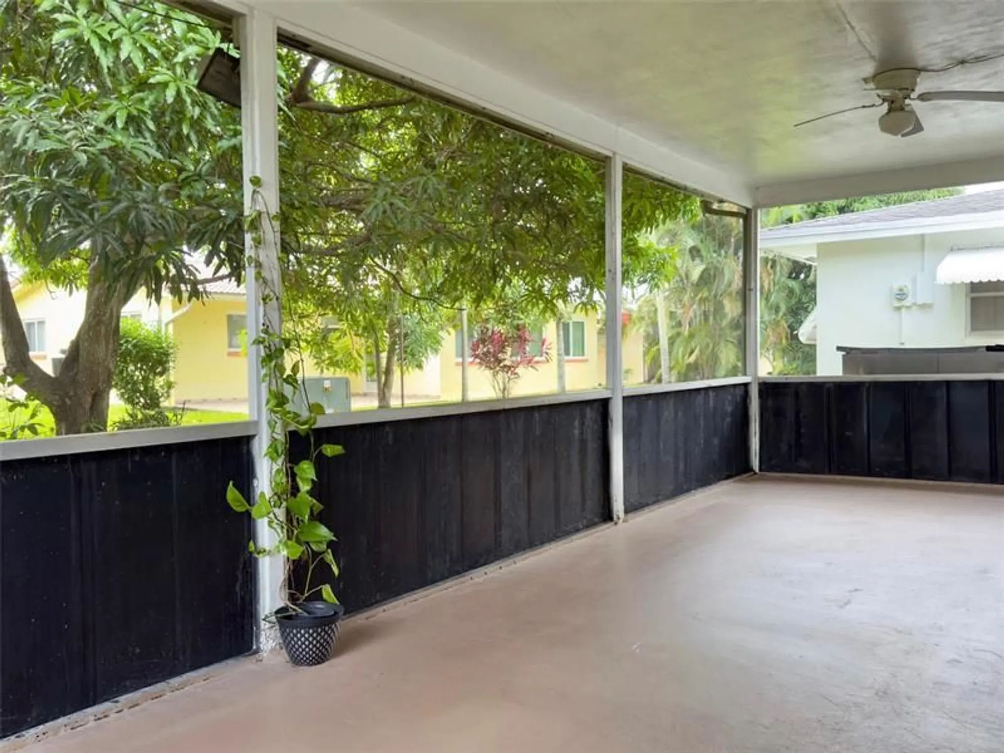 Property Slideshow image 17 of 27 | 4510 nw 46th st, Tamarac, FL, 33319