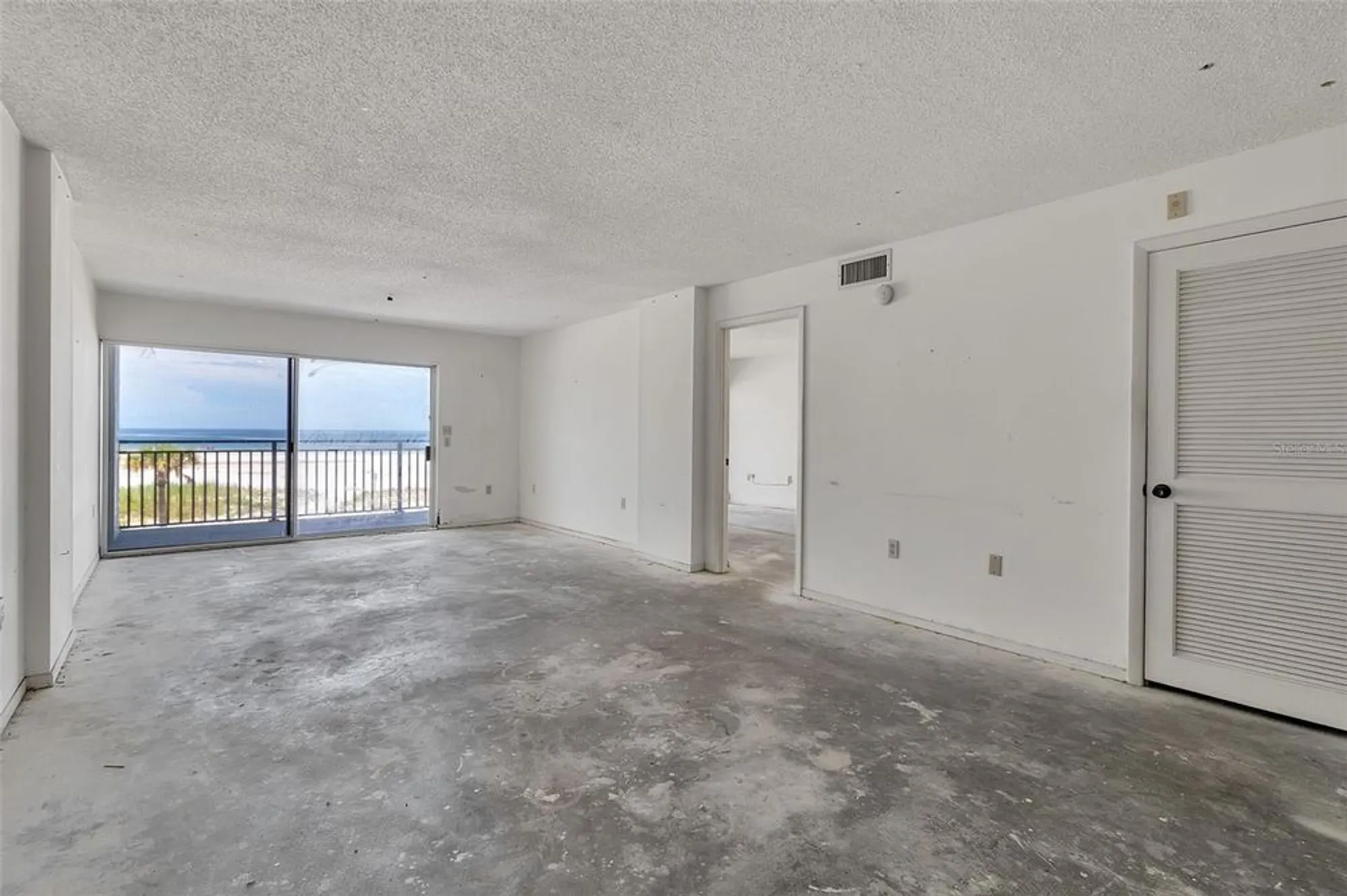 Property Slideshow image 8 of 29 | 19 whispering sands dr 203, Sarasota, FL, 34242