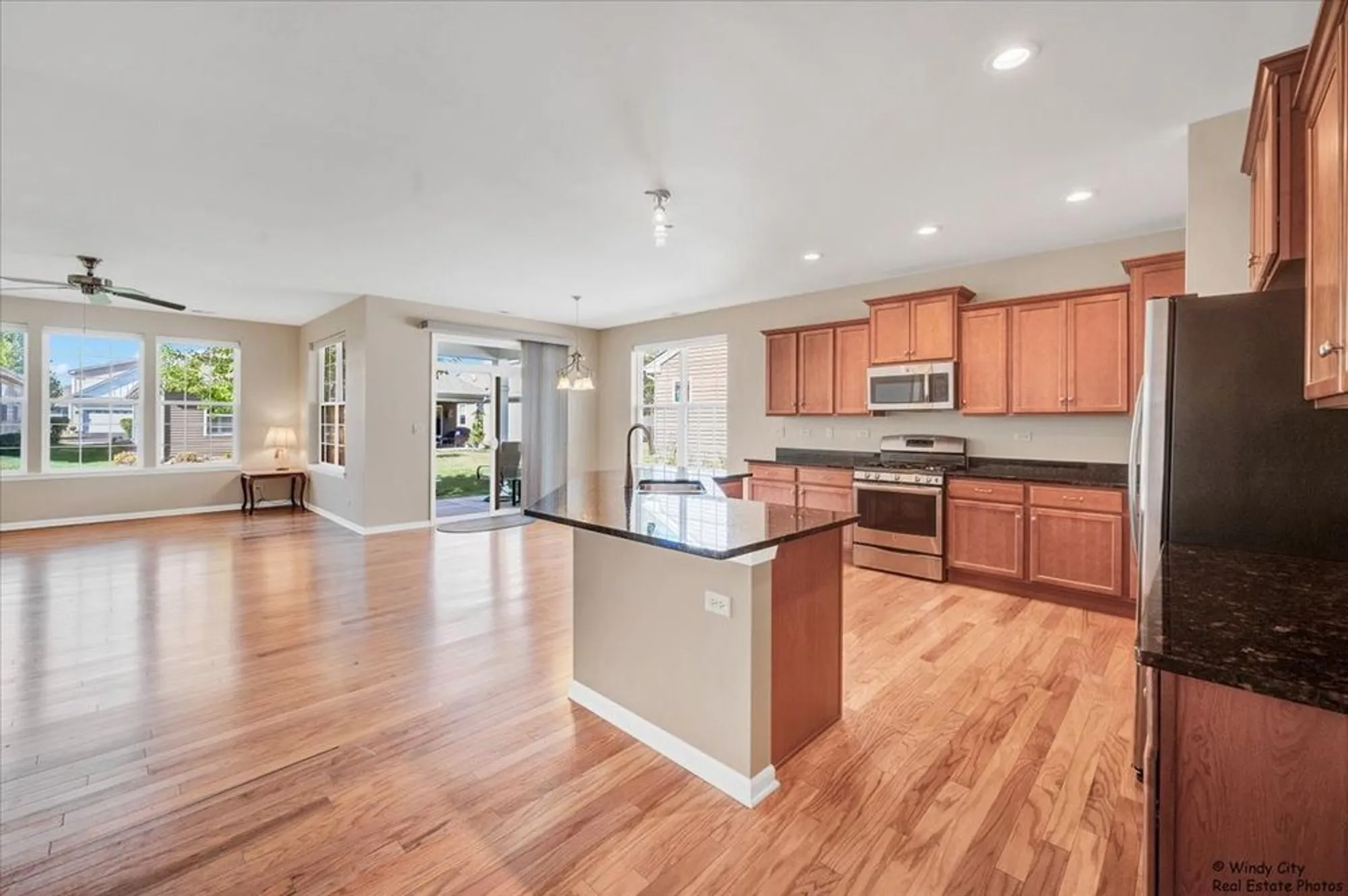 Property Slideshow image 2 of 26 | 920 prescott ln, Pingree Grove, IL, 60140