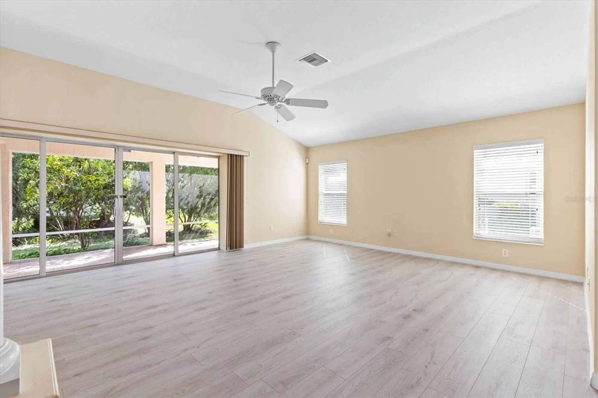 Property Slideshow image 8 of 28 | 611 allenwood loop, The Villages, FL, 32162