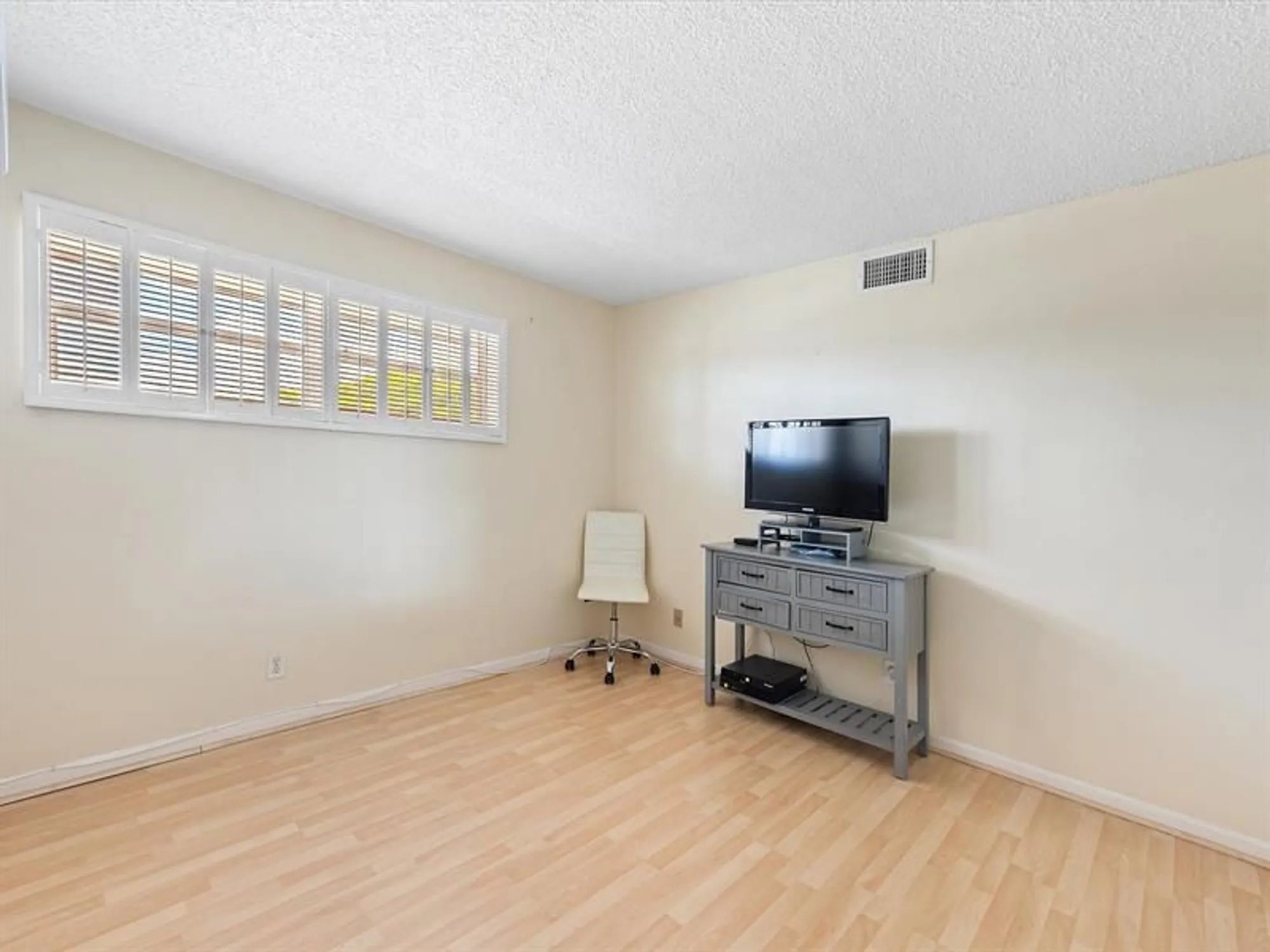 Property Slideshow image 19 of 42 | 9423 s hollybrook lake dr 309, Pembroke Pines, FL, 33025
