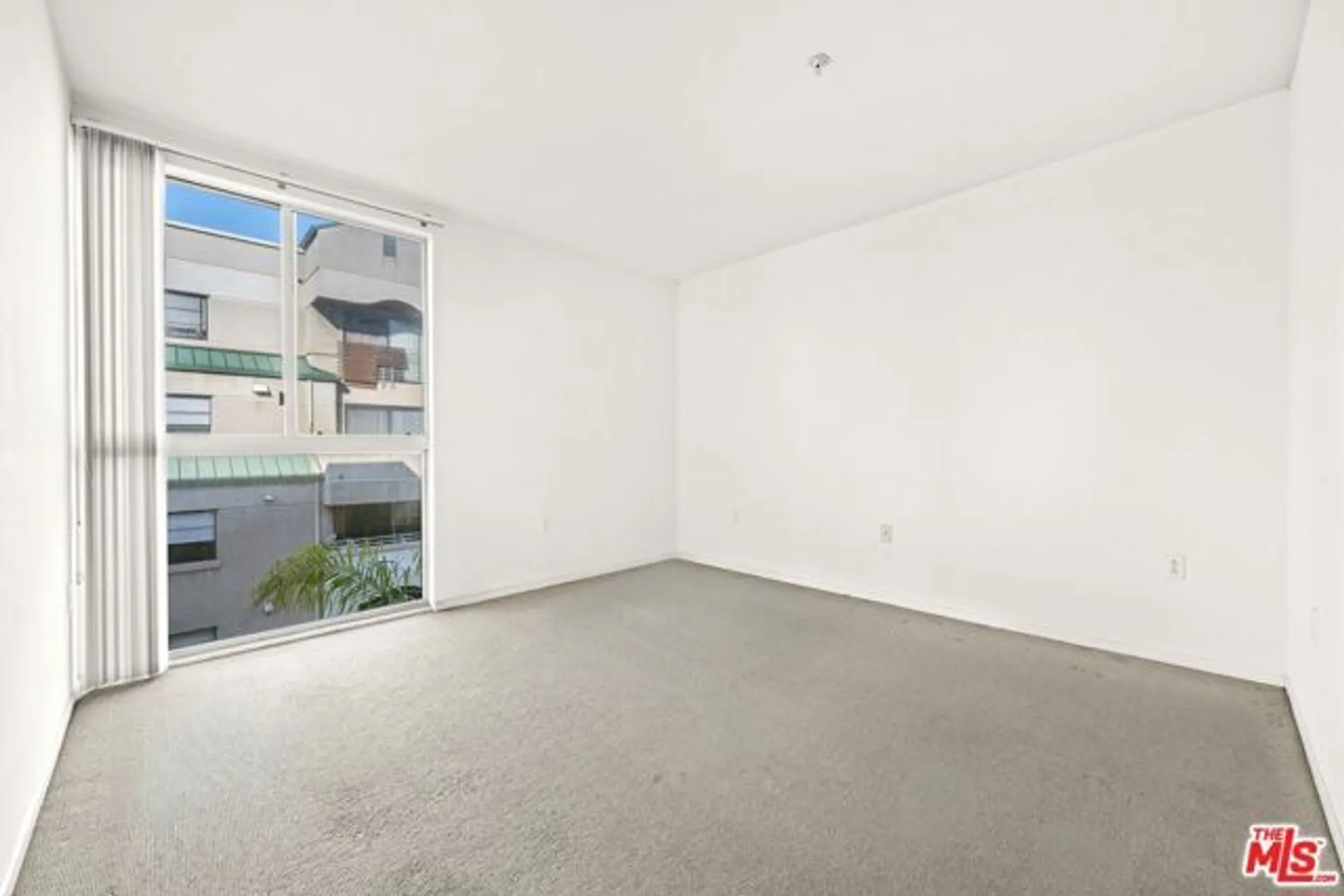 Property Slideshow image 4 of 35 | 267 s san pedro st unit 508, Los Angeles, CA, 90012