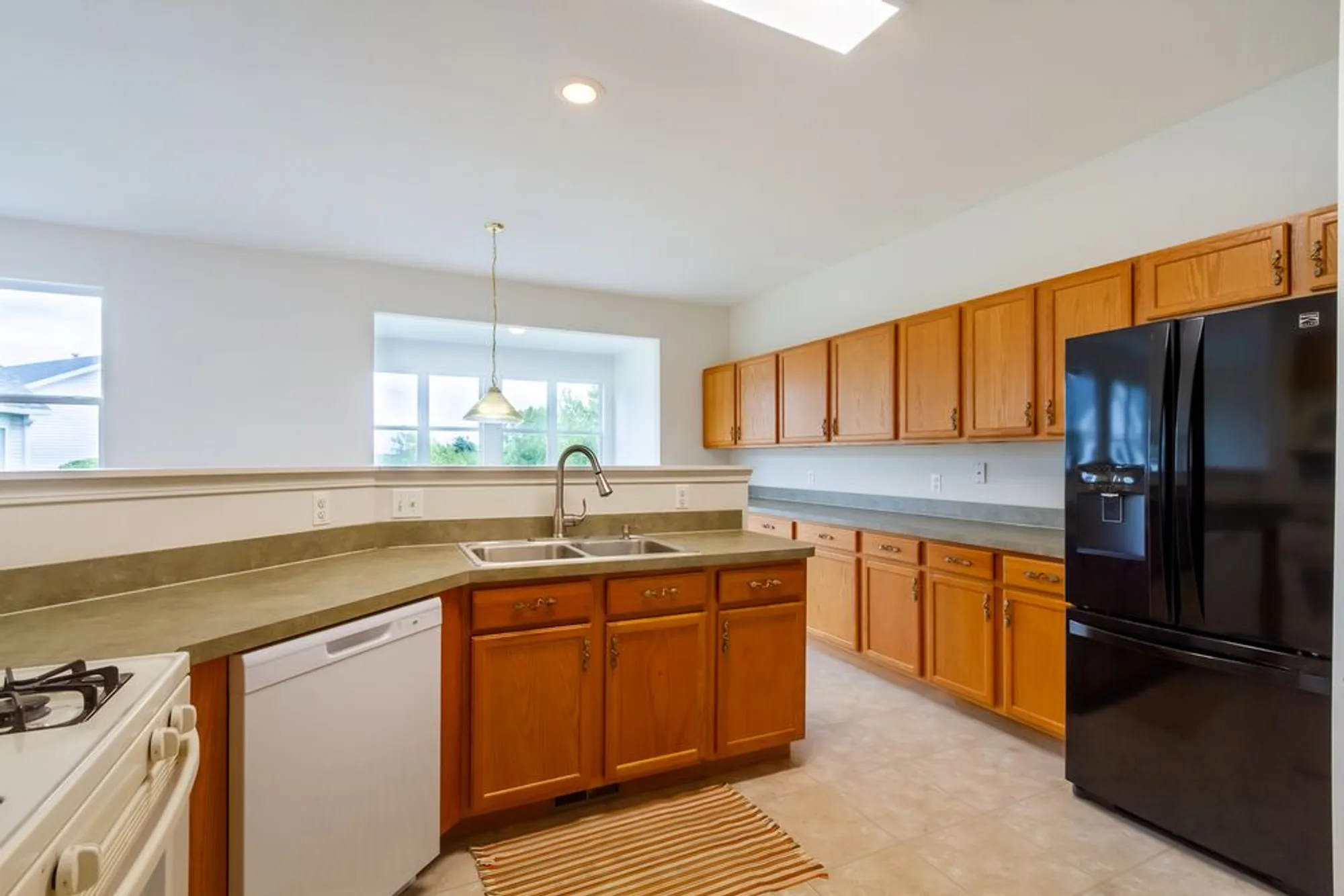 Property Slideshow image 9 of 28 | 1508 w ludington cir, Romeoville, IL, 60446