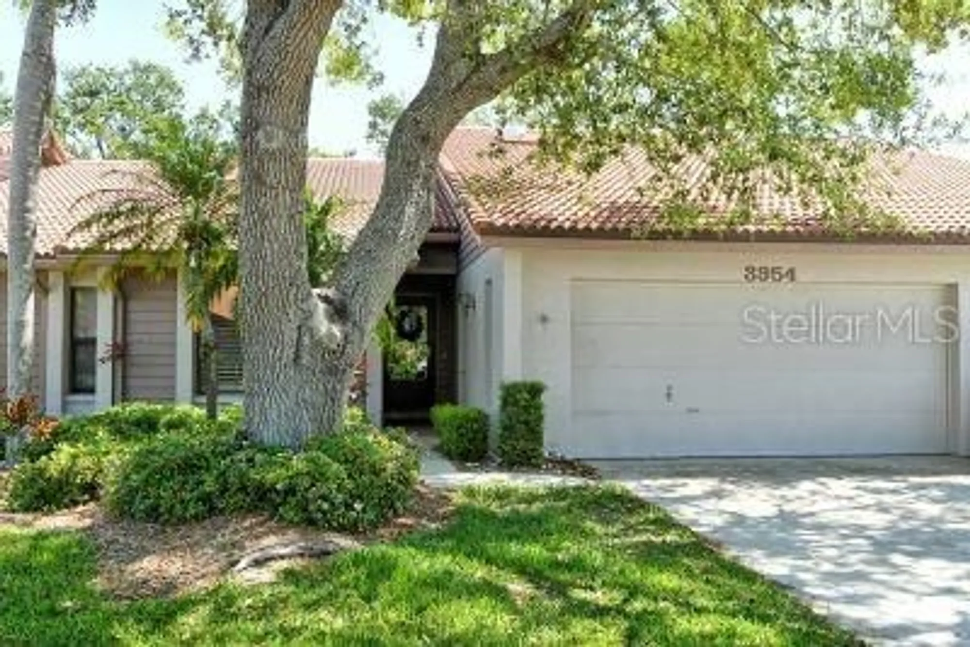 Property Slideshow image 2 of 28 | 3954 wilshire cir e # 165, Sarasota, FL, 34238