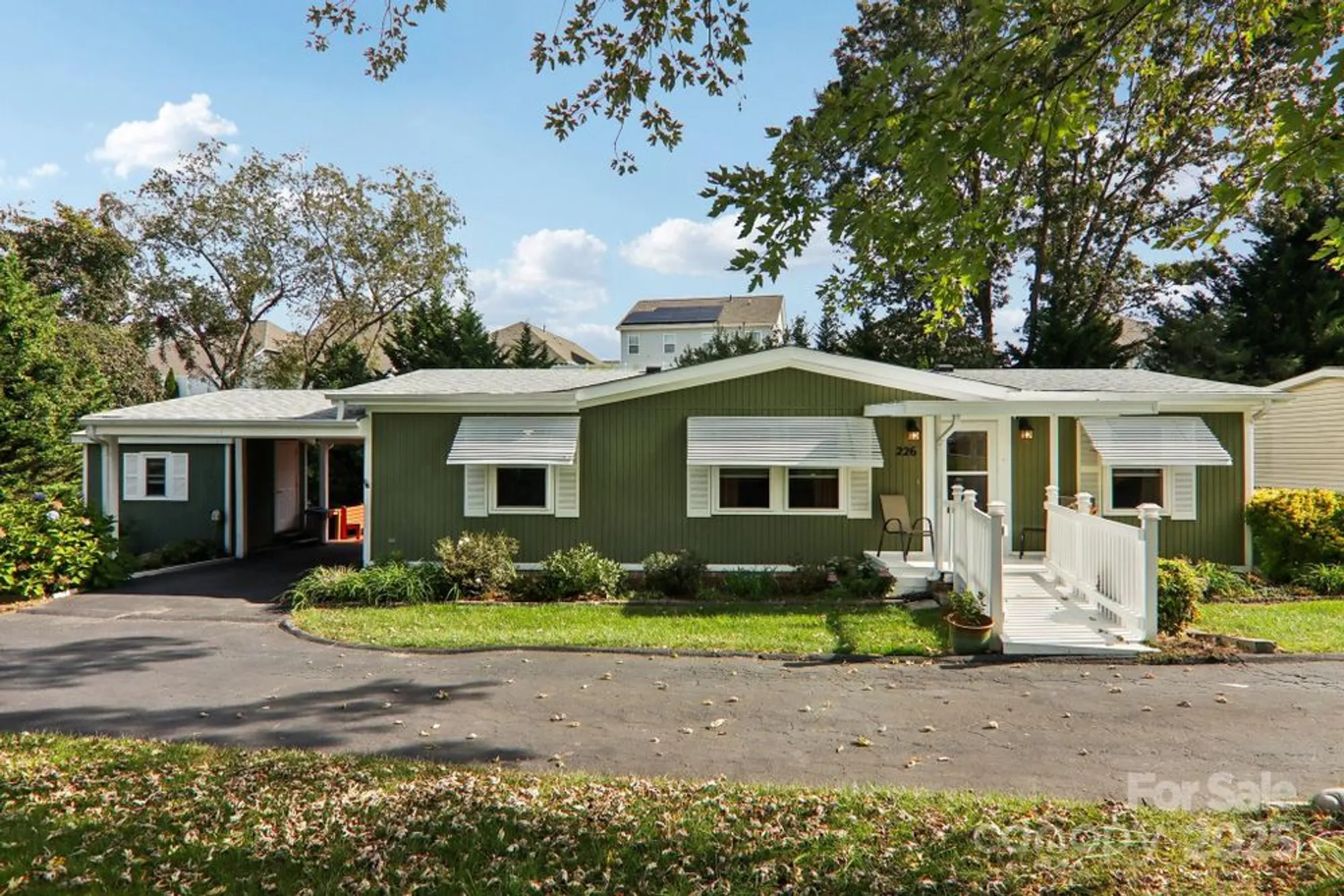 Property Slideshow image 2 of 47 | 226 cranbrook cir, Hendersonville, NC, 28792