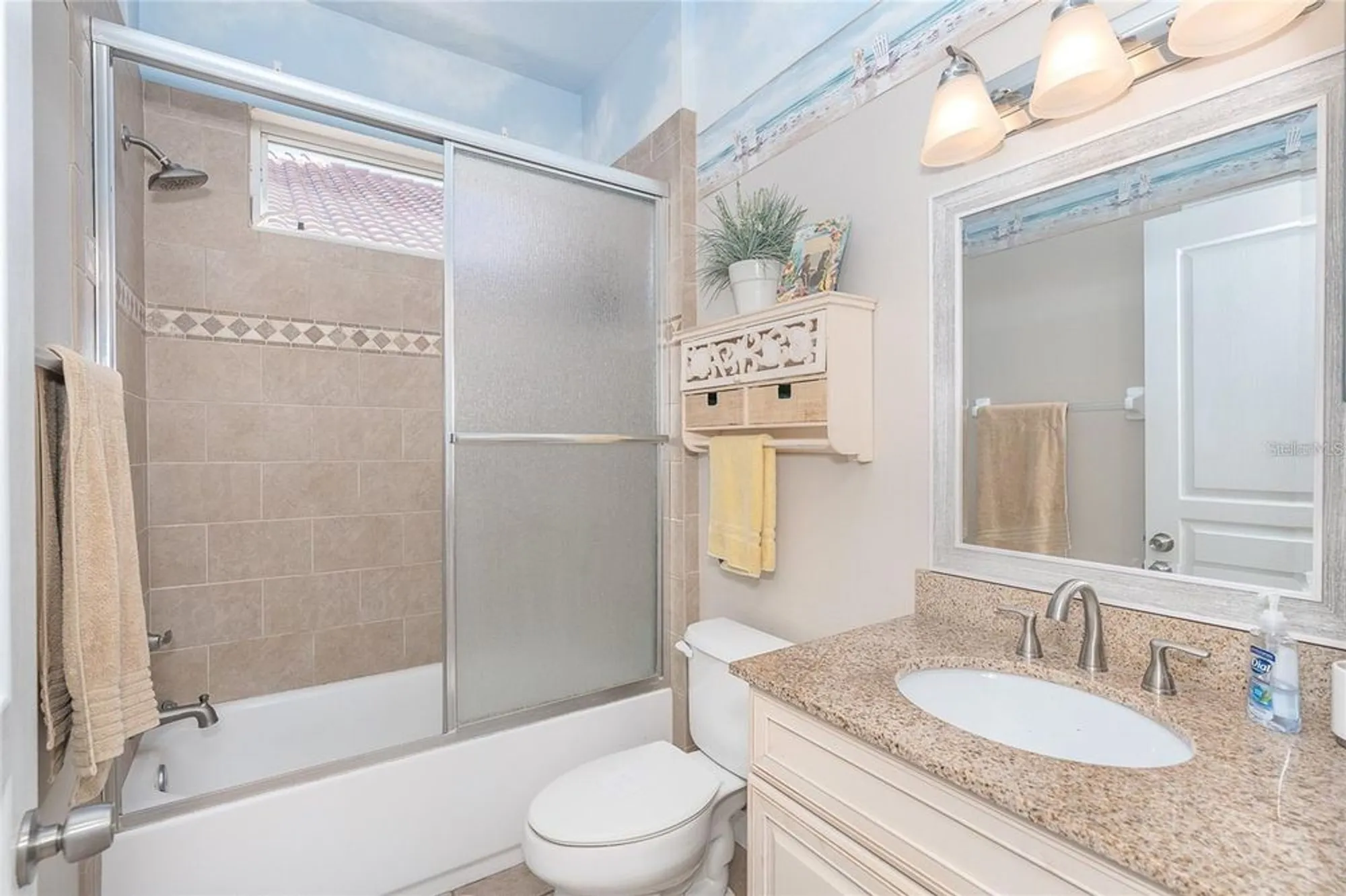 Property Slideshow image 14 of 28 | 320 langholm dr, Venice, FL, 34293