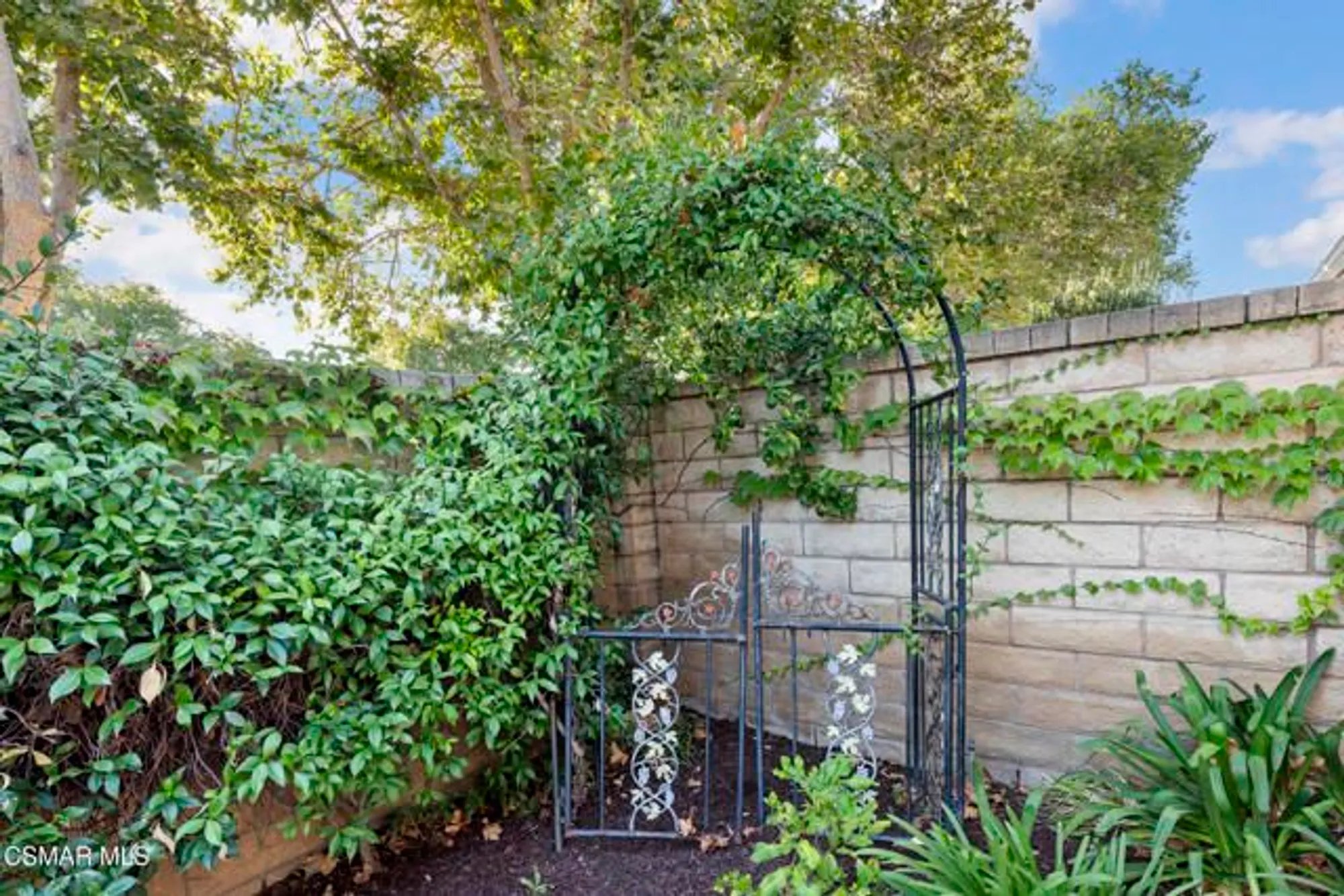 Property Slideshow image 26 of 38 | 2059 tulip ave, Simi Valley, CA, 93063