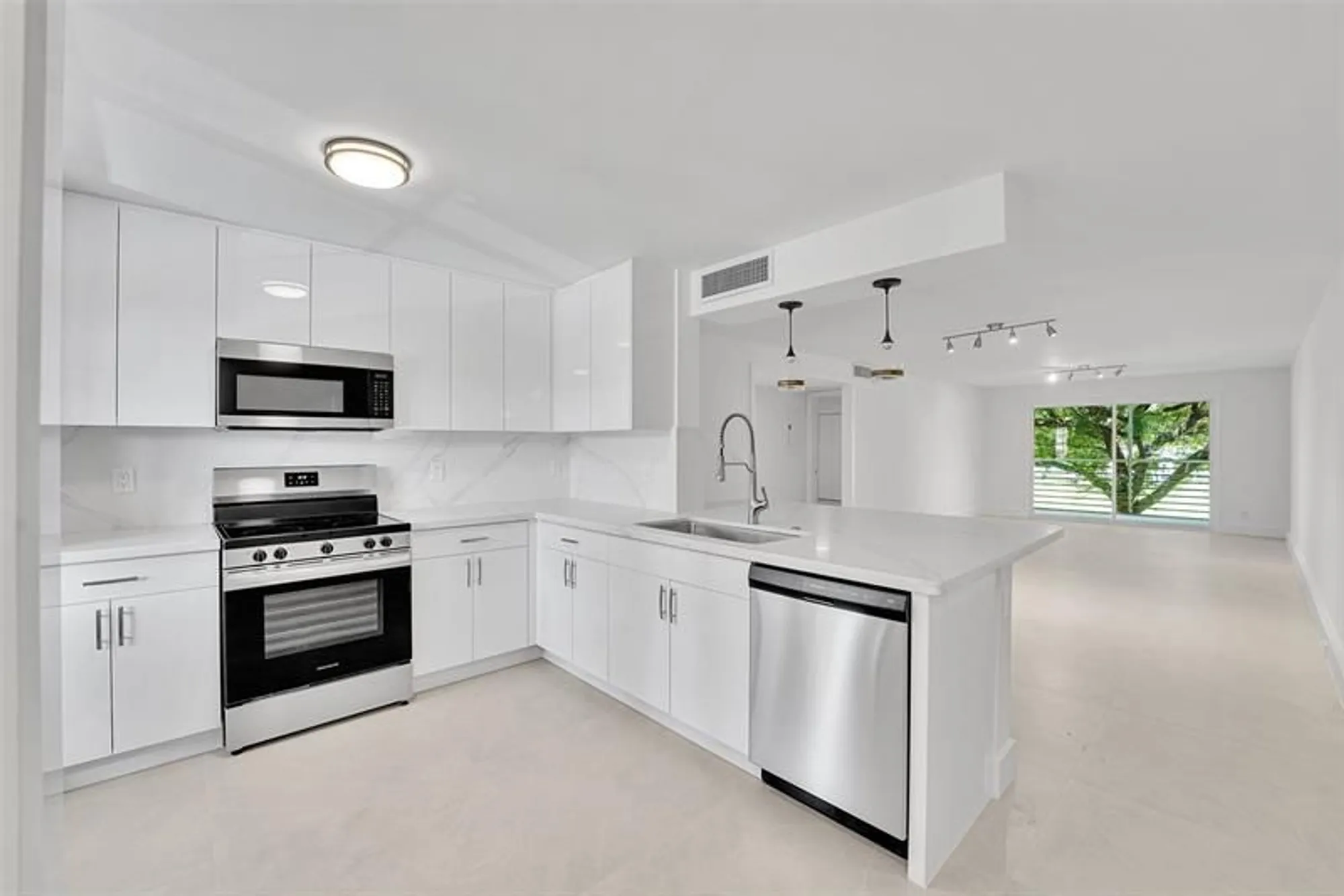 Property Slideshow image 6 of 27 | 3201 portofino pt c2, Coconut Creek, FL, 33066
