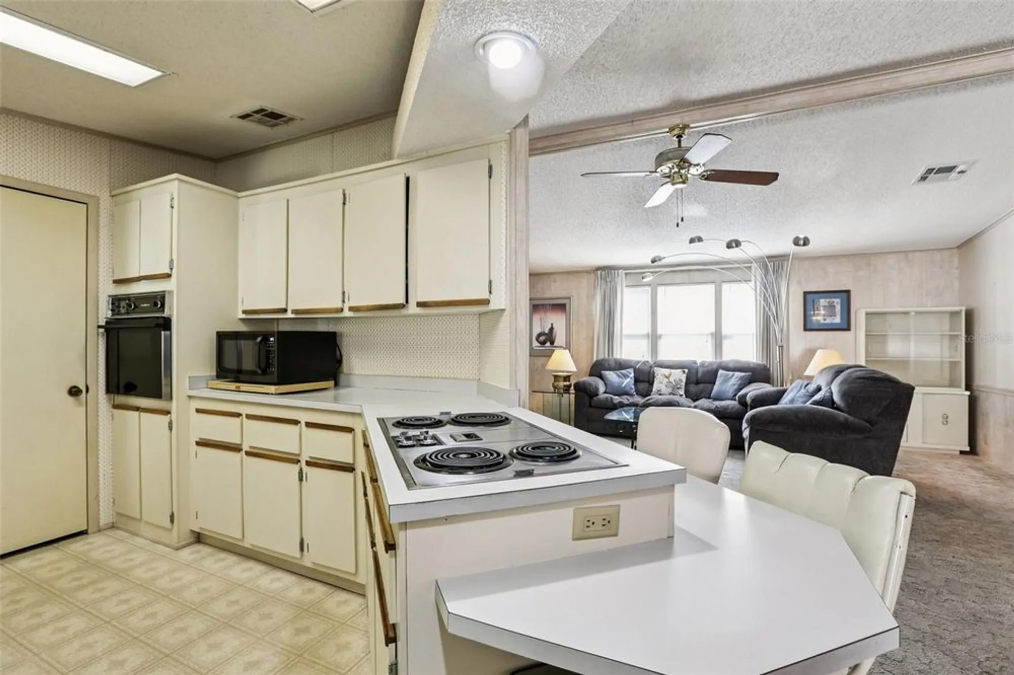Property Slideshow image 9 of 42 | 4933 colonnades cir, Lakeland, FL, 33811