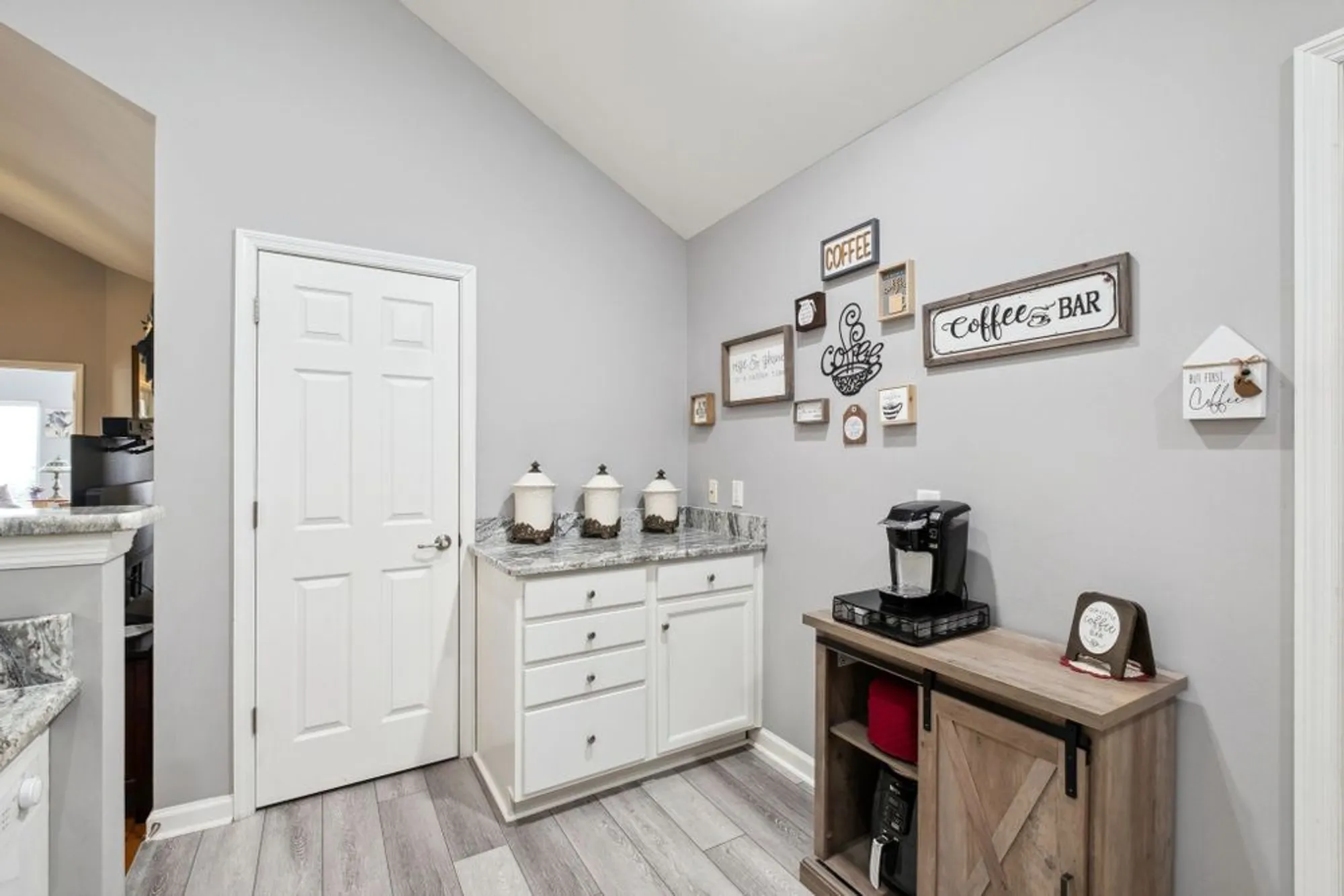 Property Slideshow image 14 of 32 | 825 s browns ln 1501, Gallatin, TN, 37066