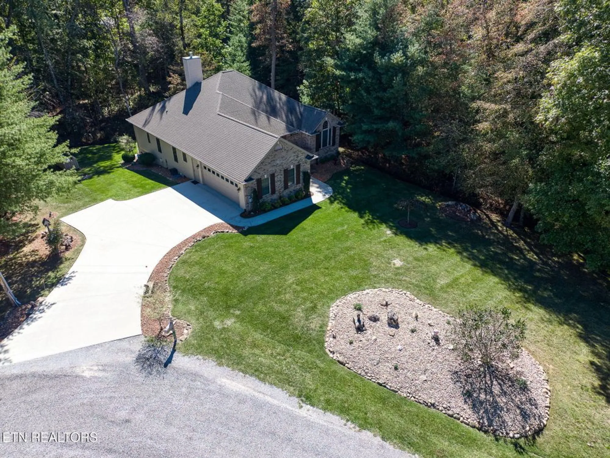 Property Slideshow image 13 of 14 | 14 holly ct, Crossville, TN, 38558