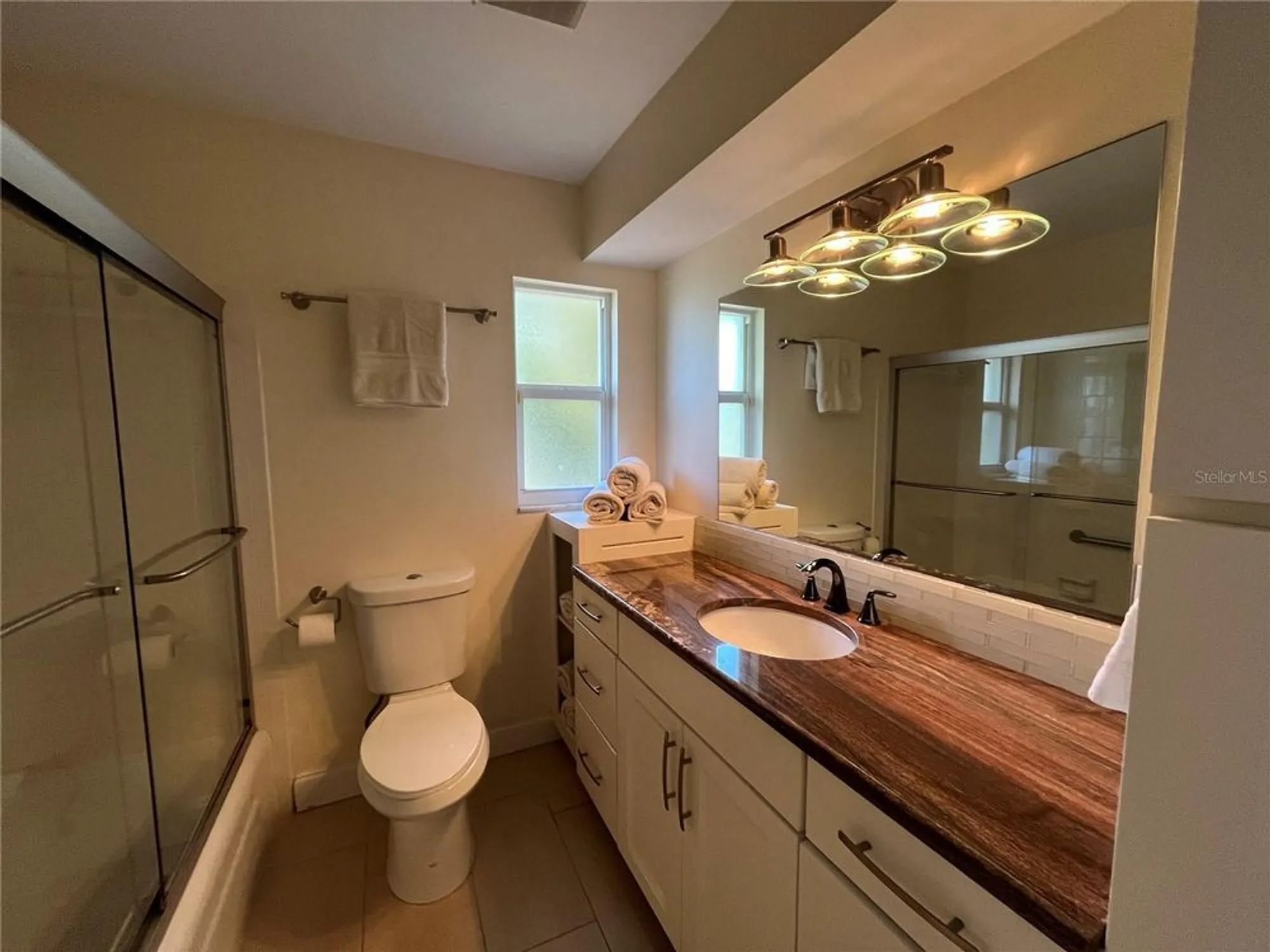 Property Slideshow image 27 of 52 | 3337 spring mill cir, Sarasota, FL, 34239