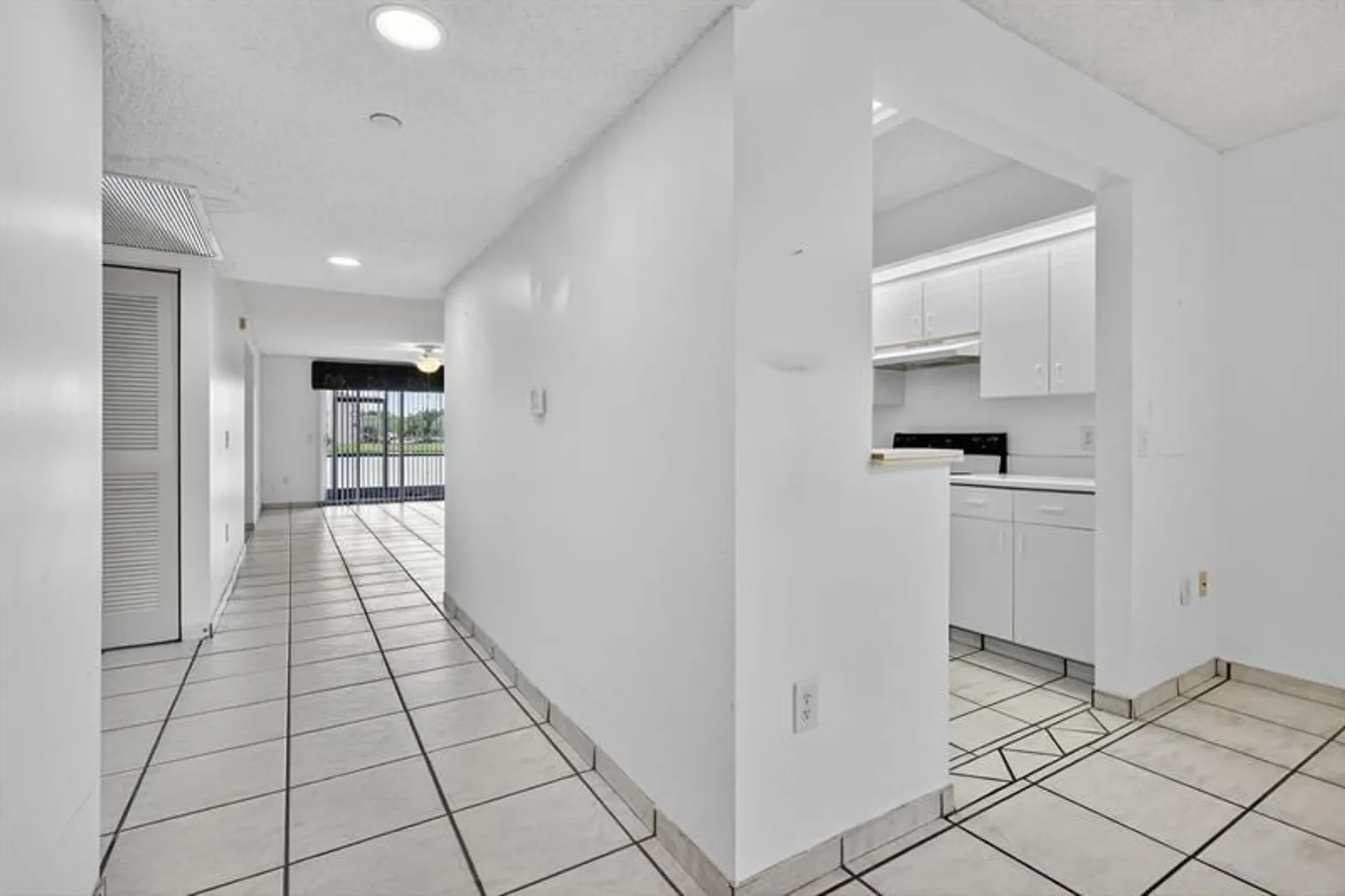 Property Slideshow image 13 of 70 | 1001 sw 141st ave, Pembroke Pines, FL, 33027