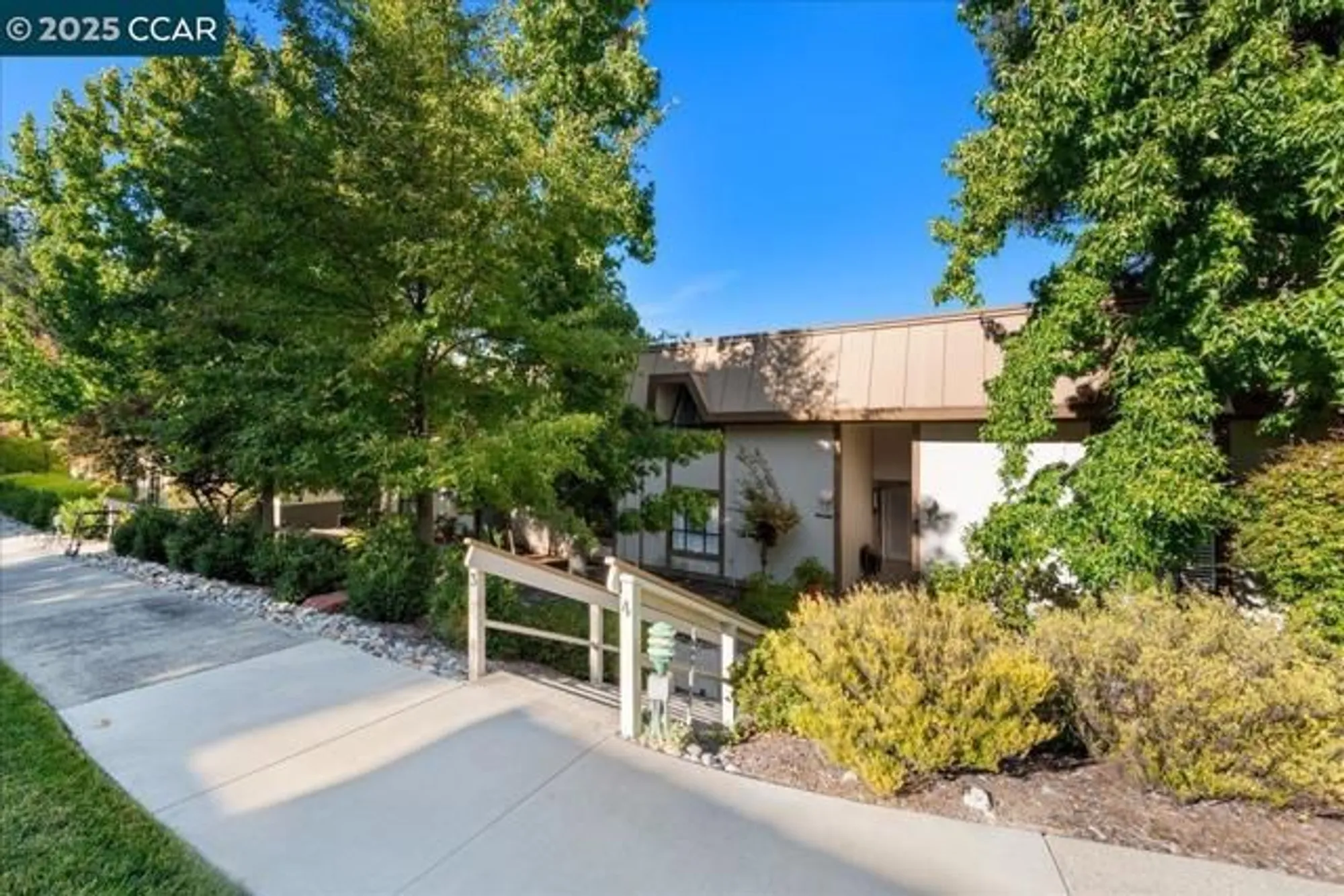 Property Slideshow image 3 of 60 | 1317 canyonwood ct 4, Walnut Creek, CA, 94595