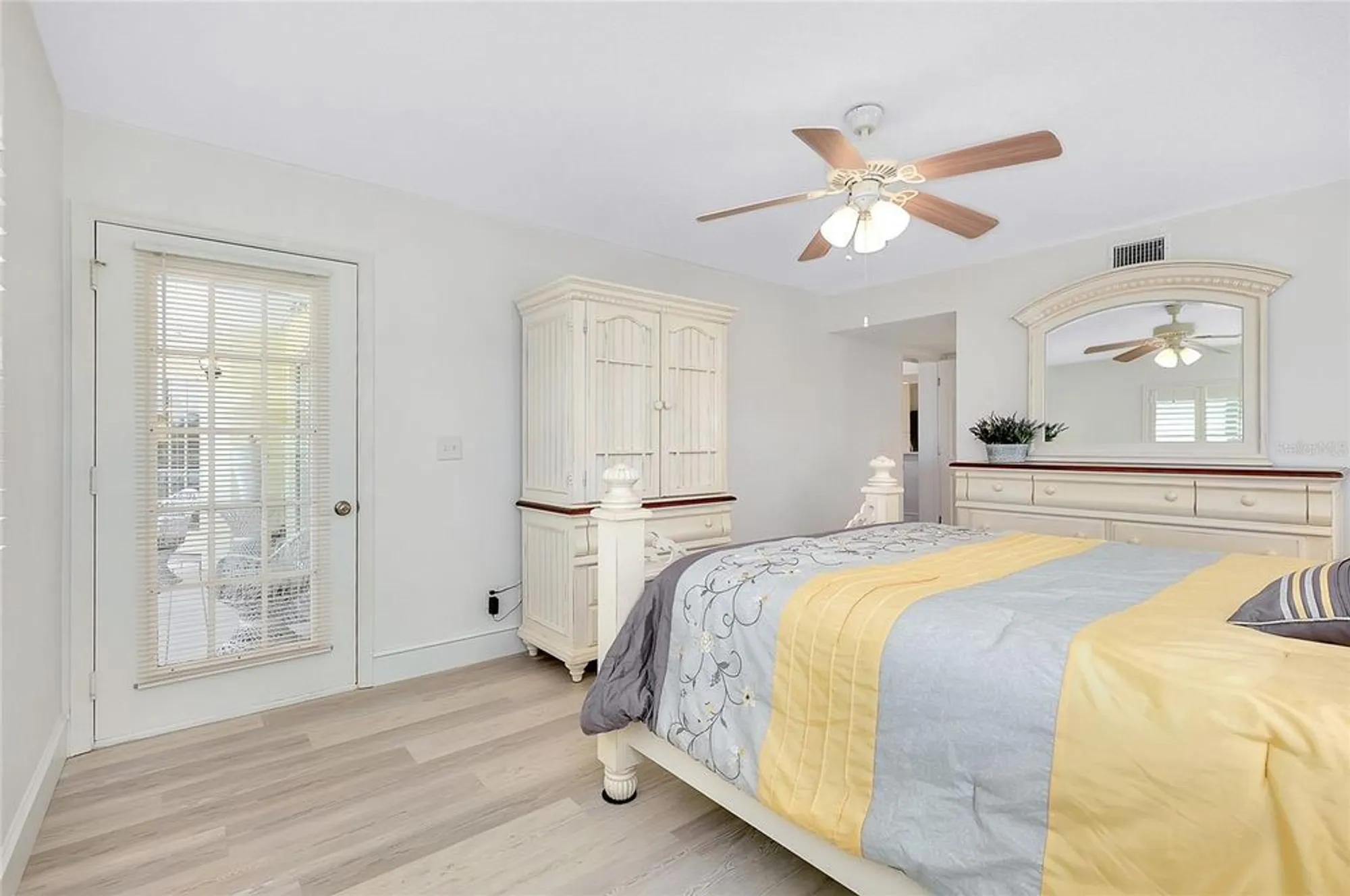 Property Slideshow image 26 of 68 | 433 cerromar ln 430, Venice, FL, 34293