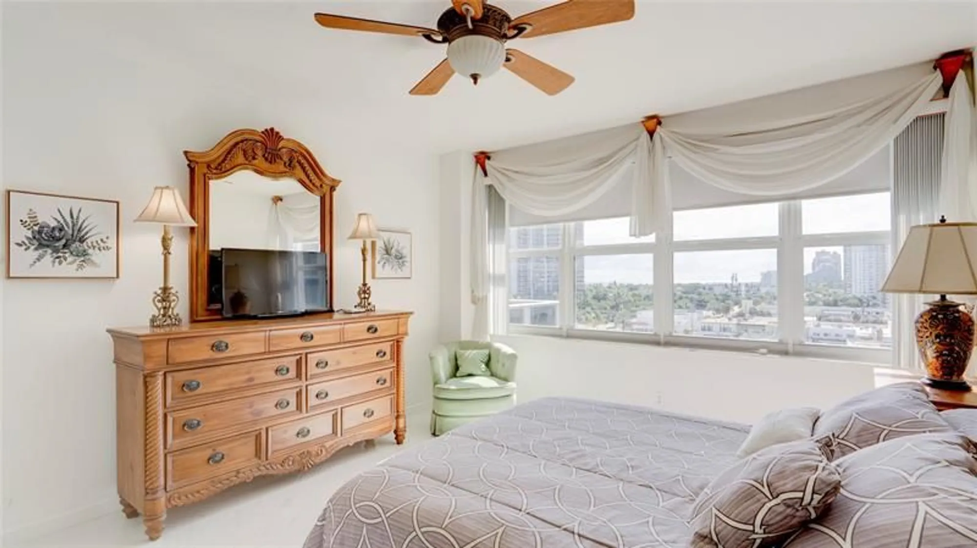 Property Slideshow image 15 of 40 | 3333 ne 34th st apt 811, Fort Lauderdale, FL, 33308