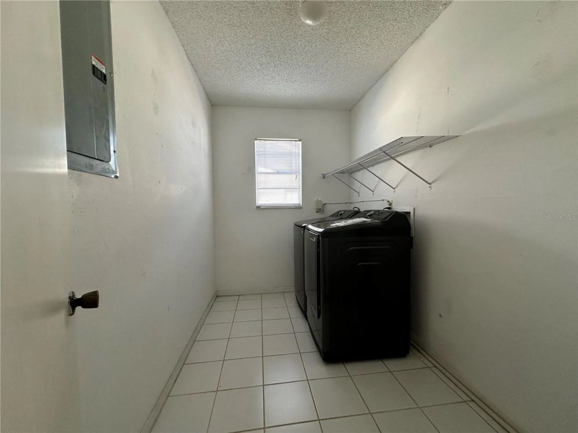 Property Slideshow image 17 of 18 | 203 rickenbacker dr, Sun City Center, FL, 33573