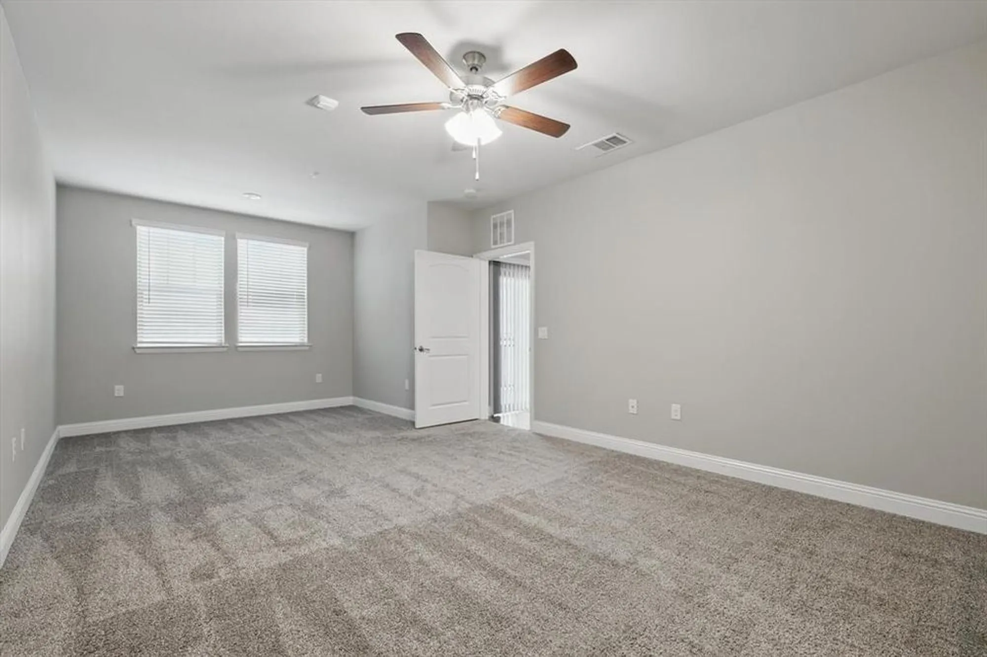Property Slideshow image 12 of 38 | 1735 wittington pl apt 3308, Dallas, TX, 75234