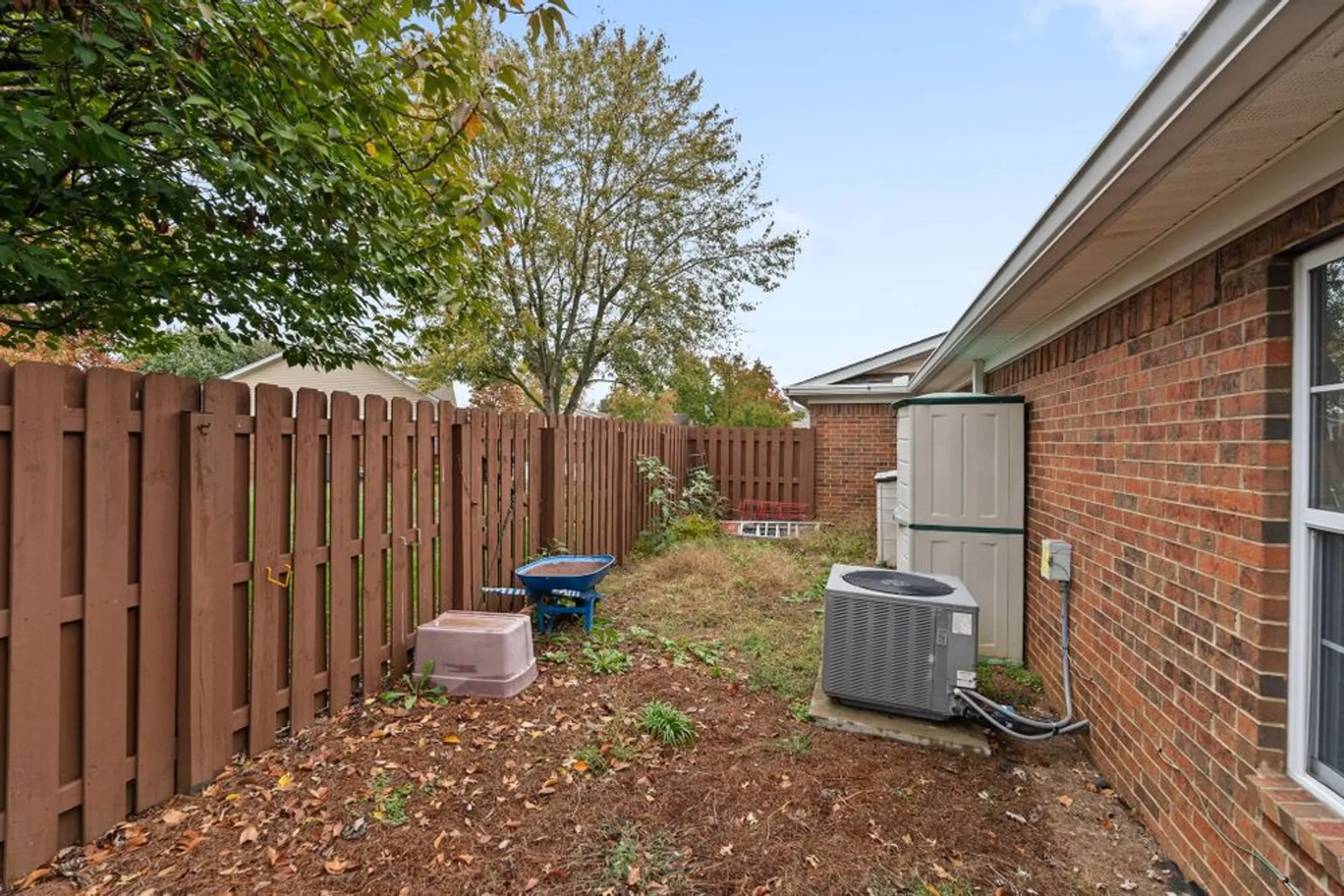 Property Slideshow image 28 of 36 | 327 forest glen cir, Murfreesboro, TN, 37128