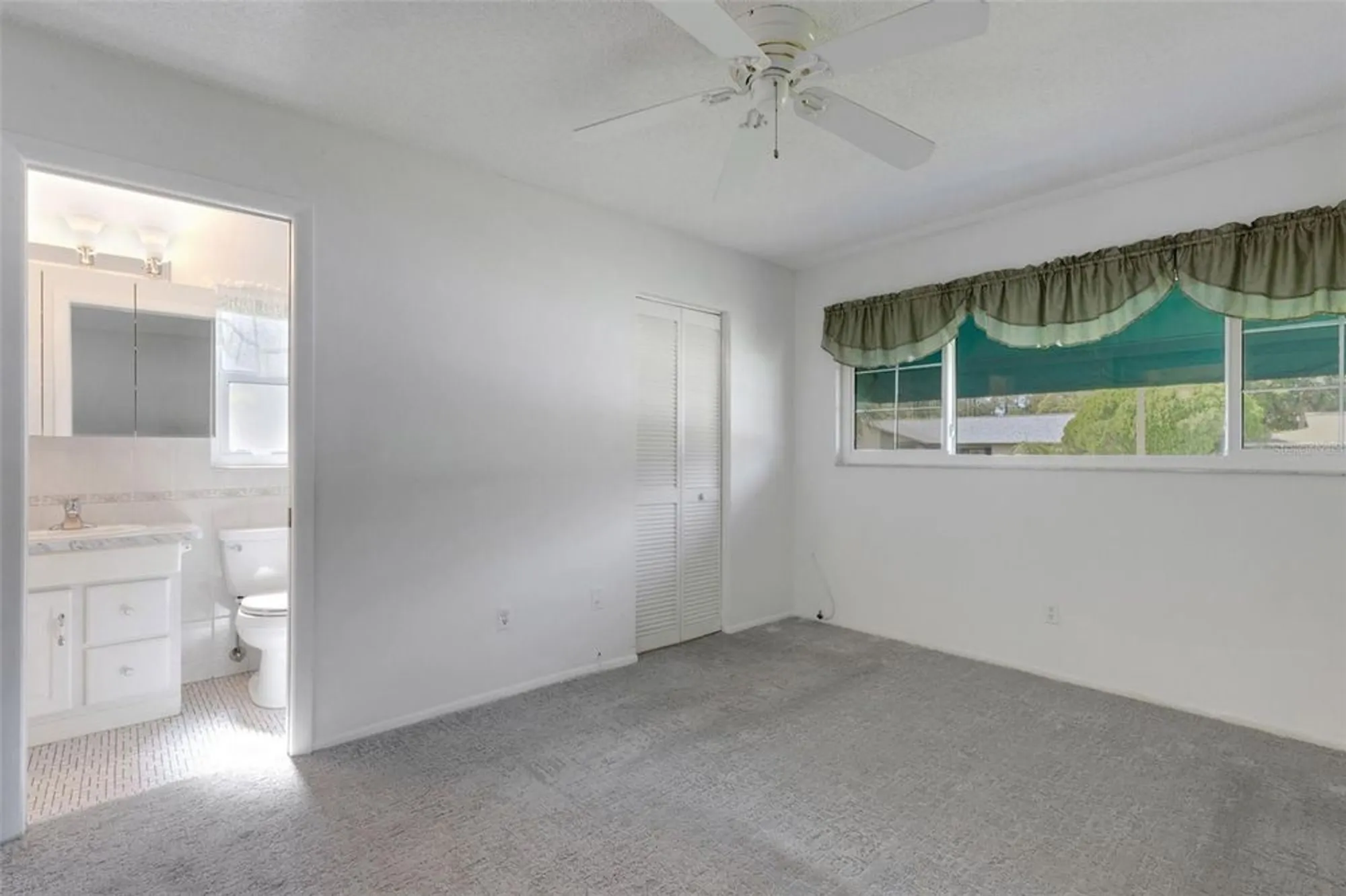 Property Slideshow image 28 of 96 | 2880 doone cir, Palm Harbor, FL, 34684