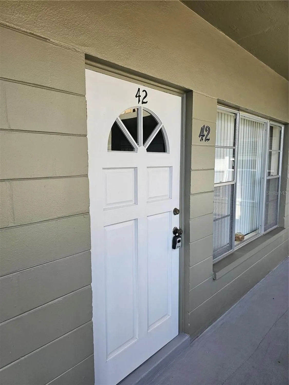 Property Slideshow image 3 of 26 | 2462 brazilia dr 42, Clearwater, FL, 33763