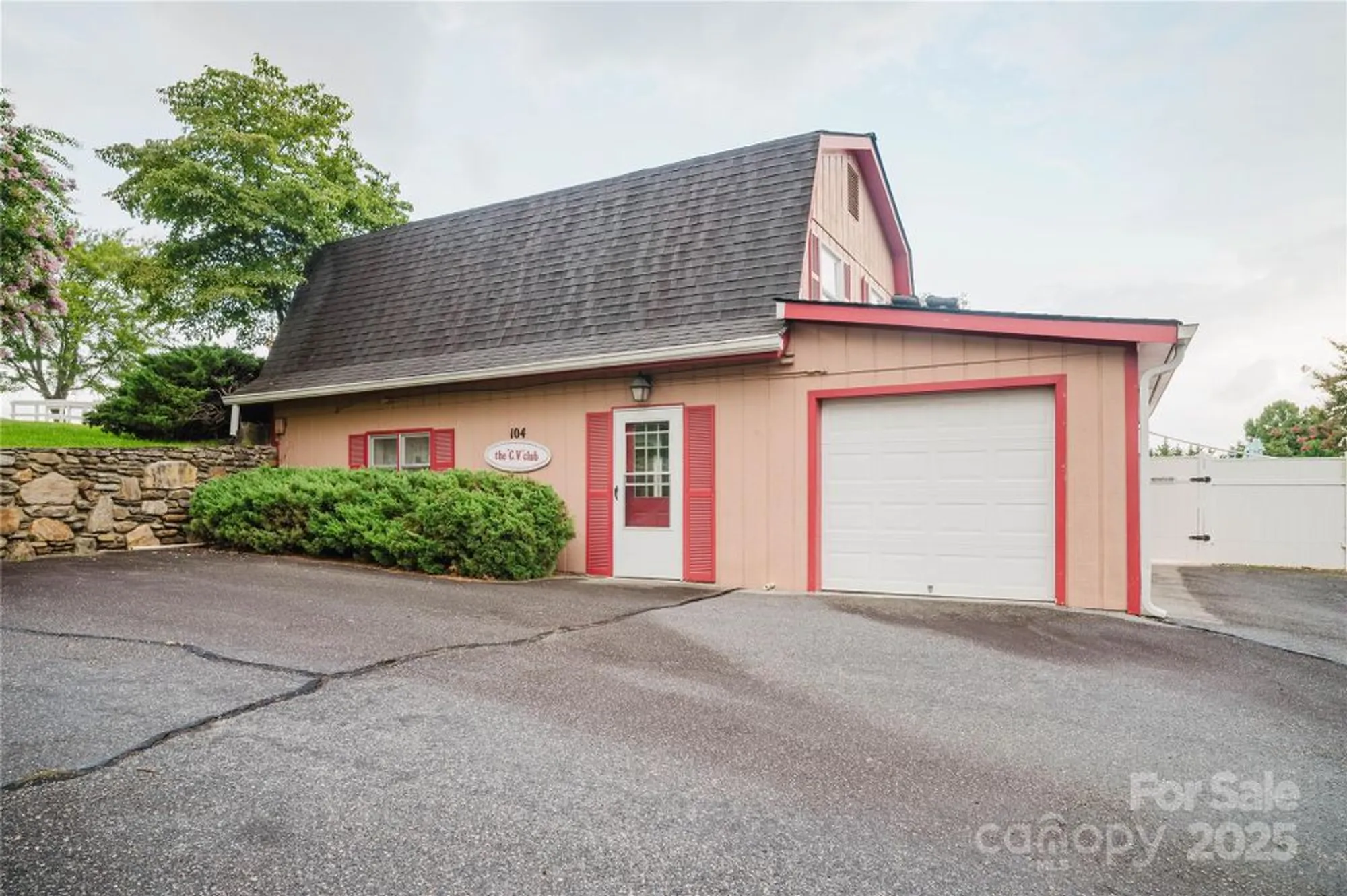 Property Slideshow image 32 of 34 | 402 deerfield ct, Hendersonville, NC, 28792