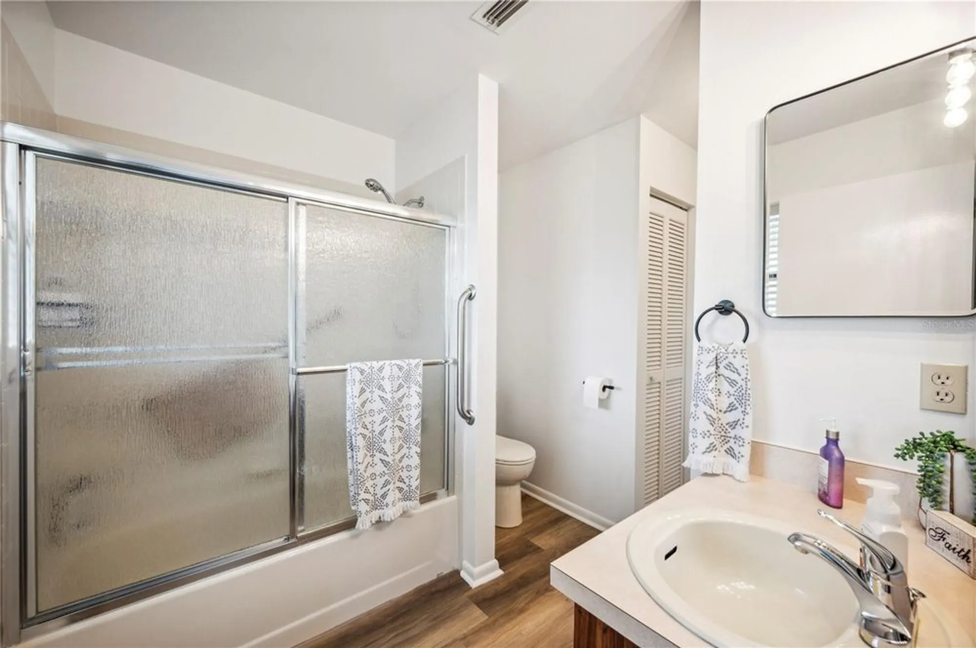 Property Slideshow image 25 of 37 | 1608 colonnades cir, Lakeland, FL, 33811