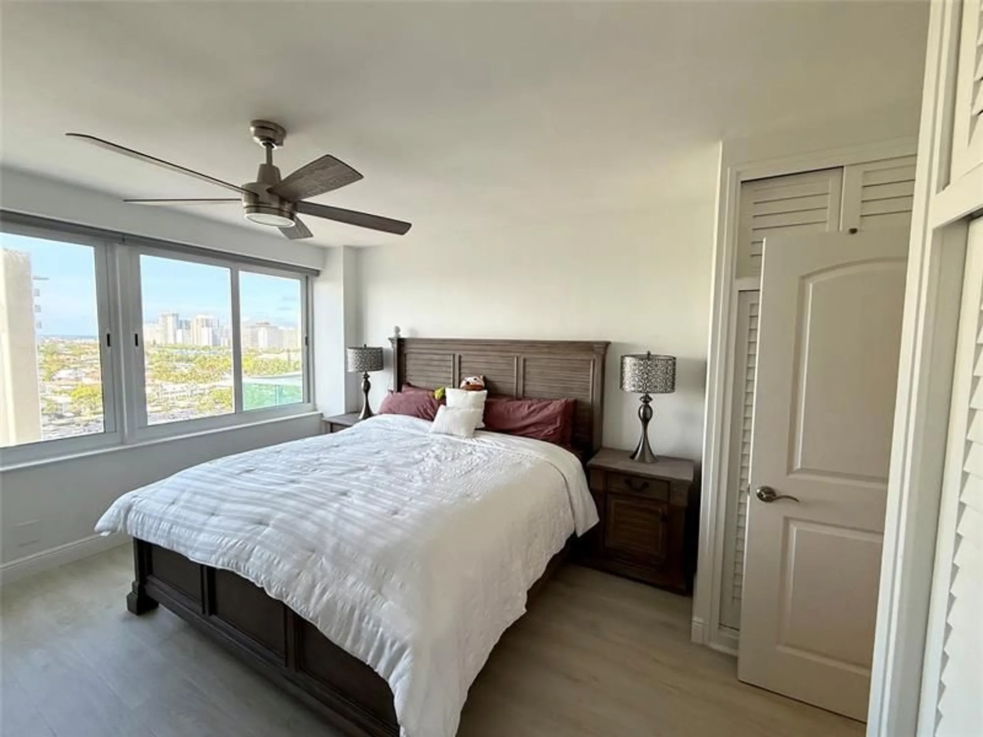 Property Slideshow image 14 of 31 | 3233 ne 34th st apt 1403, Fort Lauderdale, FL, 33308